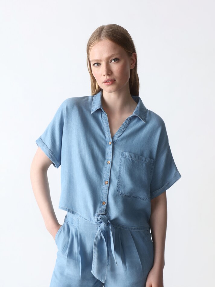 Camisa jeans cropped com nó - Azul índigo claro