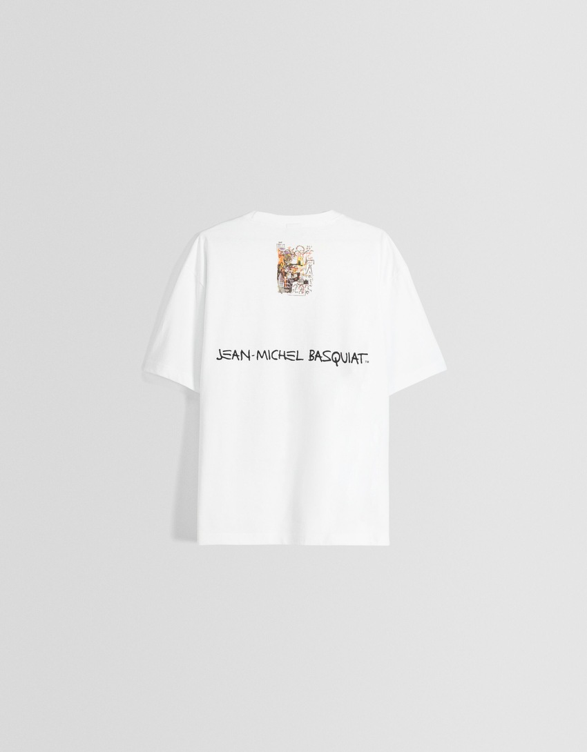 Camiseta de manga curta com modelagem quadrada e estampa inspirada em Jean-Michel Basquiat.