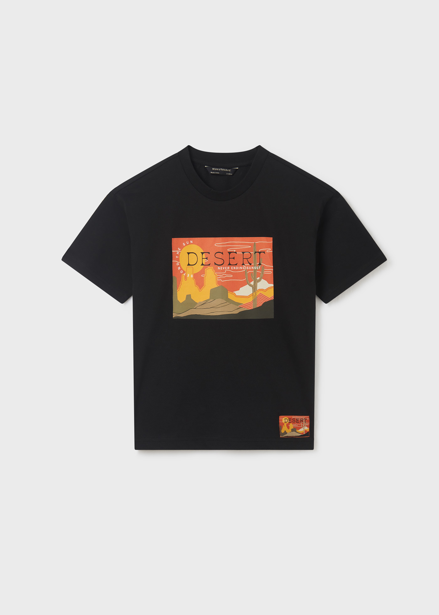 Camiseta infantil com estampa sustentável em algodão.