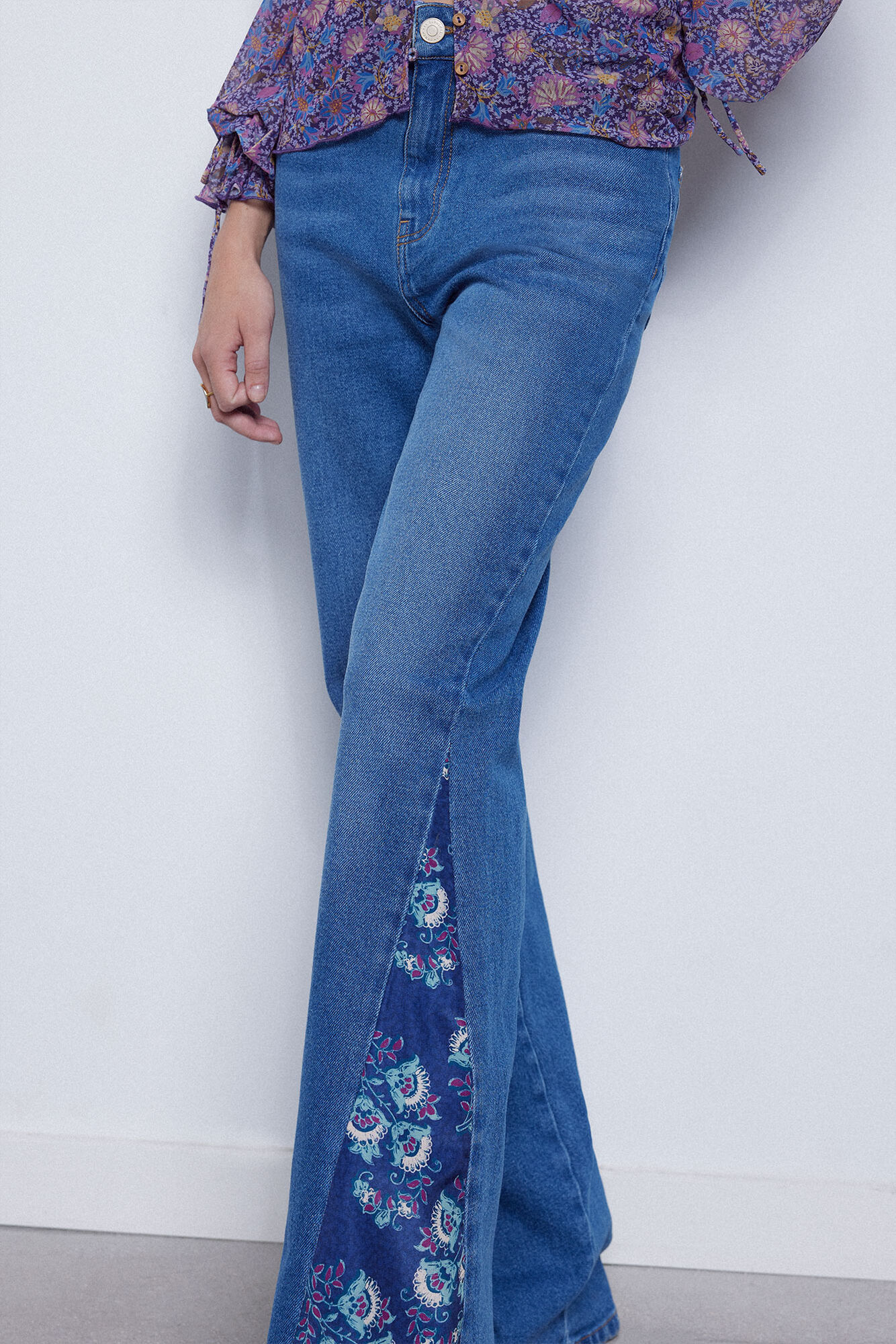 calças jeans estampadas