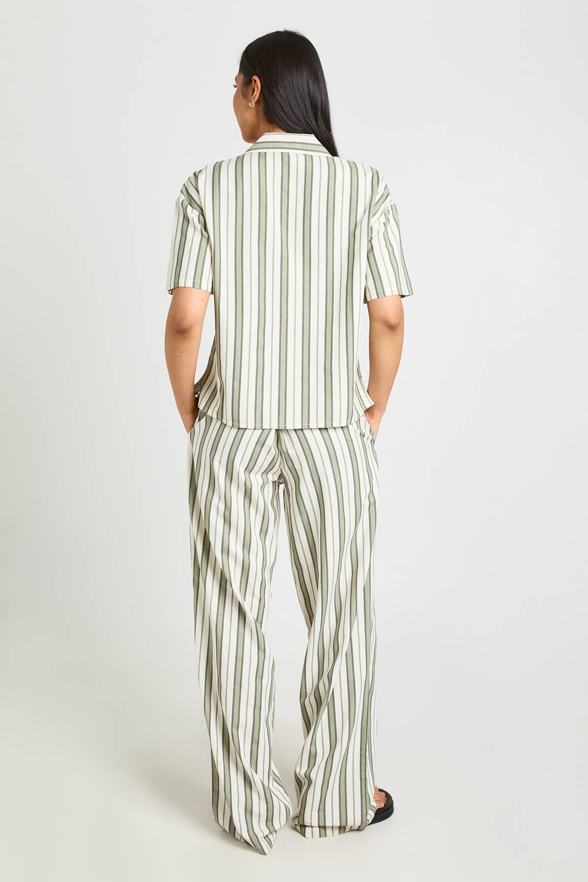boohoo Pantalon Large À Rayures En Lin Premium Pour Grandes Tailles