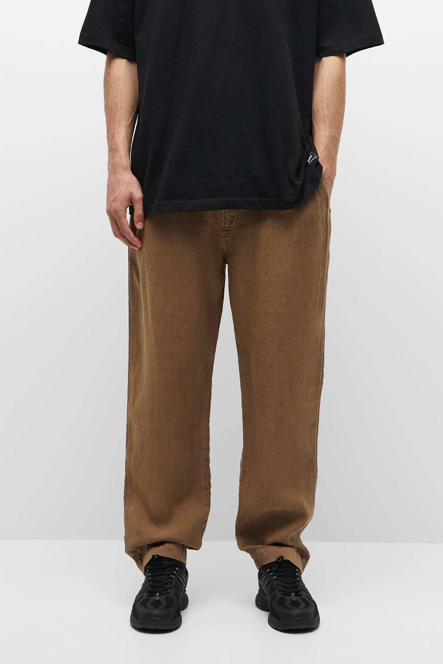 Calça jogger de linho com pernas largas - marrom