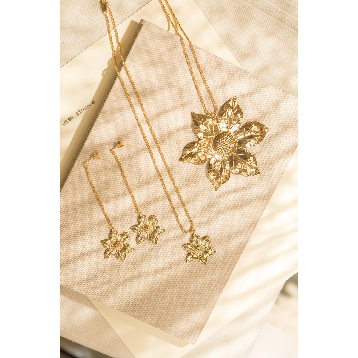 boucles d'oreilles pendantes fleurs plaqué argent - HESPÉRIS