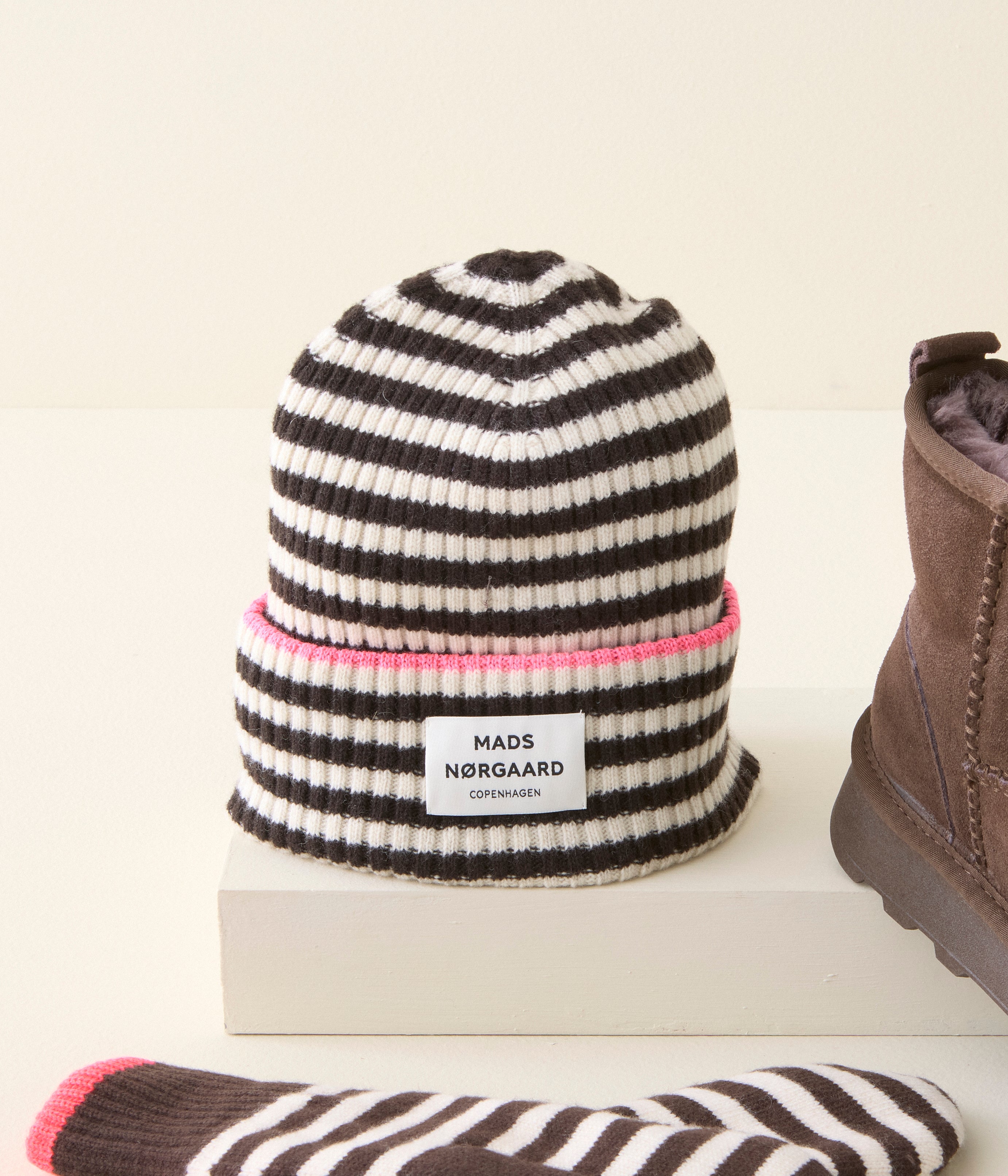 Mads Nørgaard  Recycled Iceland Anju hue - Black Coffee/Winter White