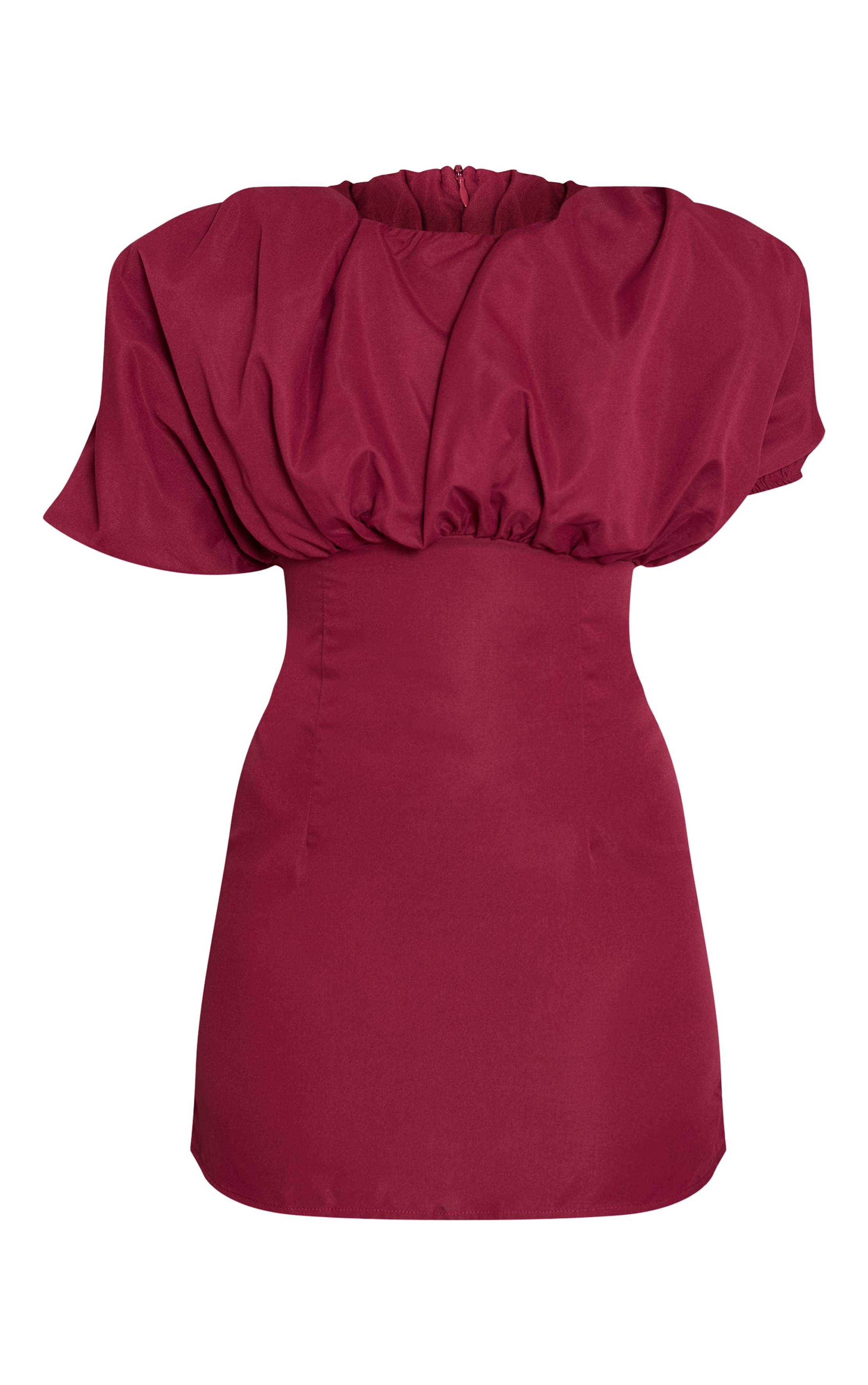 Prune Robe Moulante À Détails Bouffants