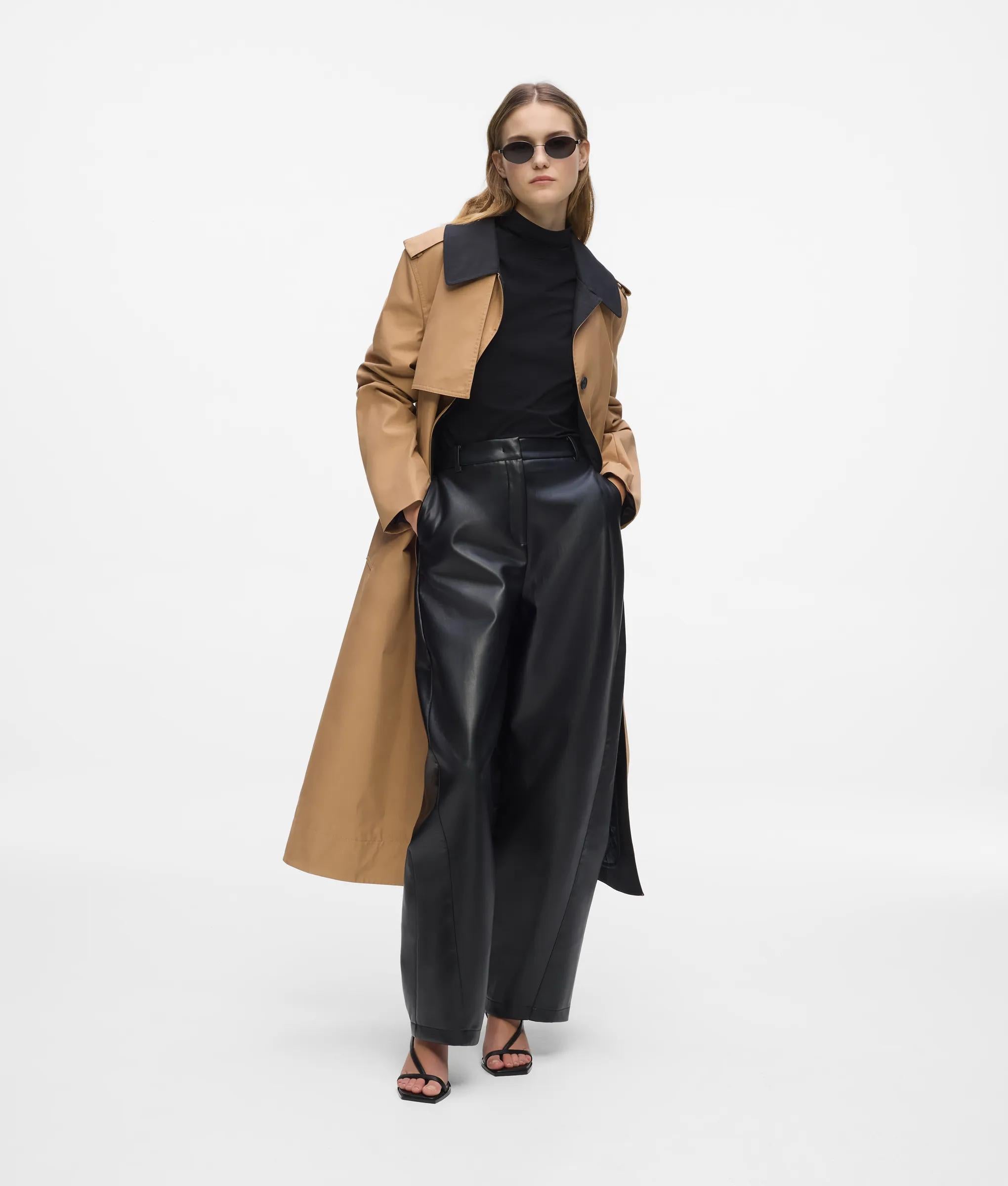 Transformeerbare trenchcoat