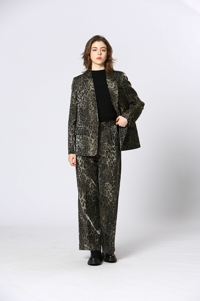 ATÉ BREVE<br>Calças com estampa de leopardo