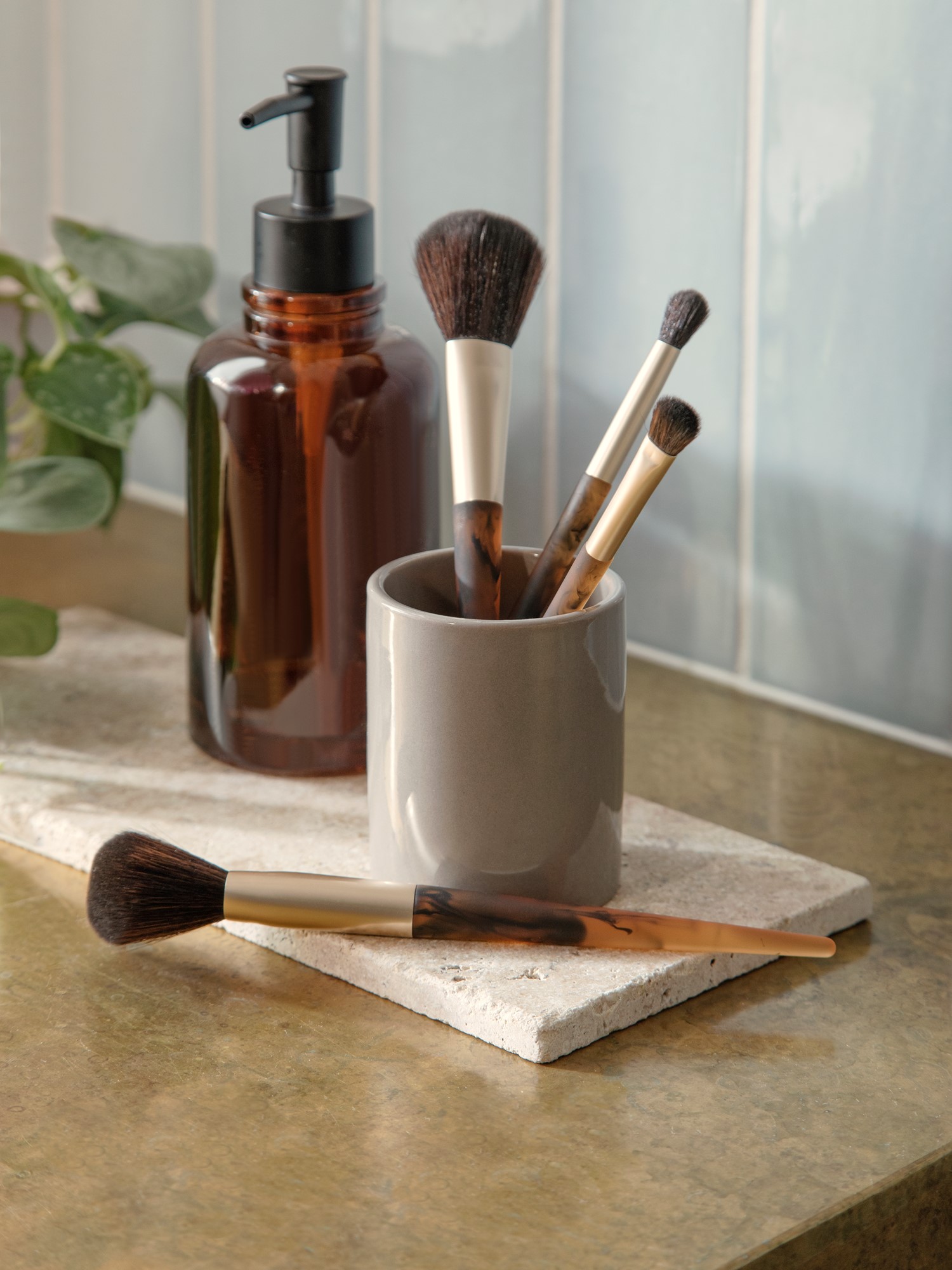 Holder til vatpinde | Keramik. 6,5 x 6,5 x 8,8 cm. | Sand