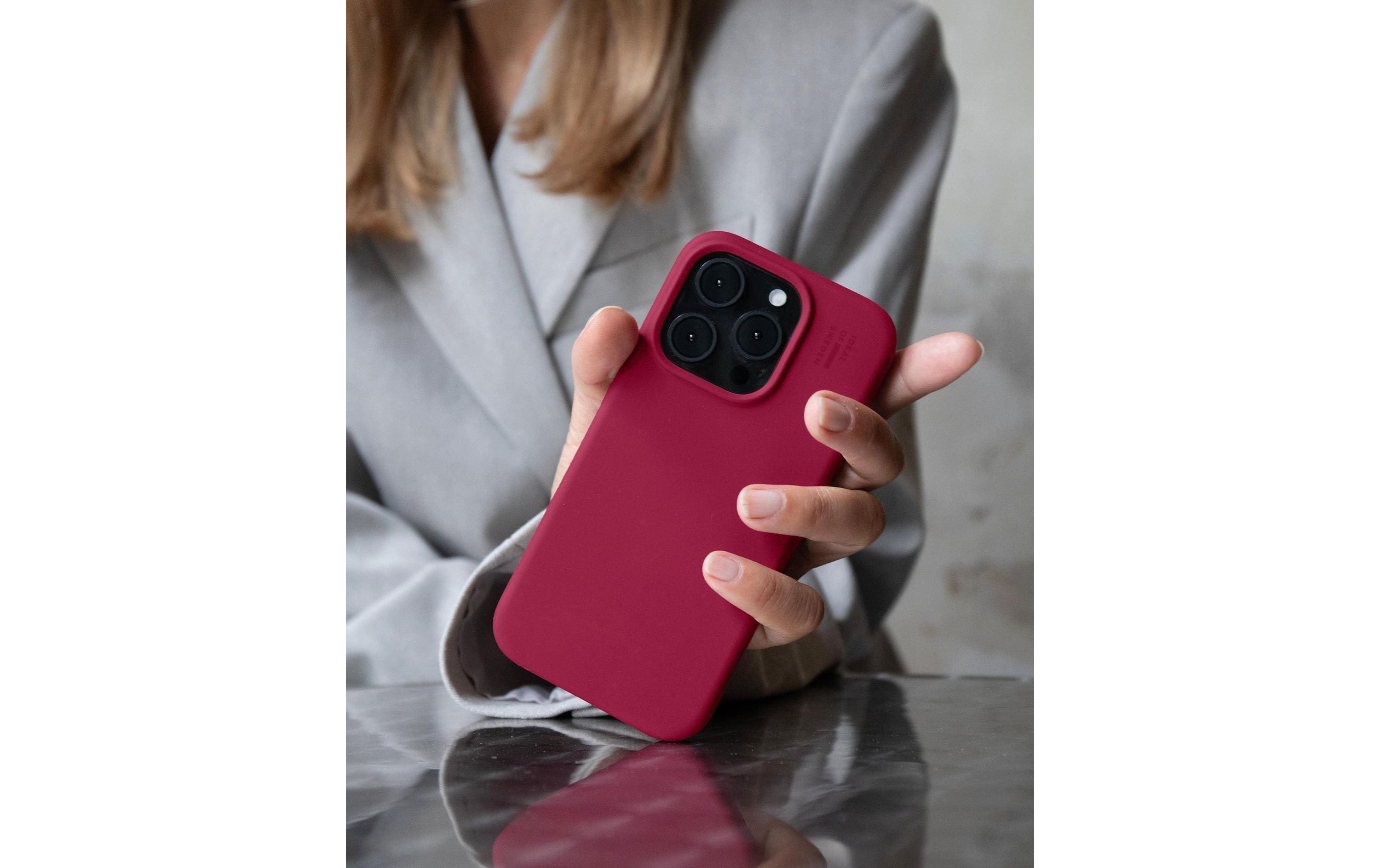 Back Cover Silicone iPhone 16 Pro CranberryBackcover für das Apple iPhone 16 Pro