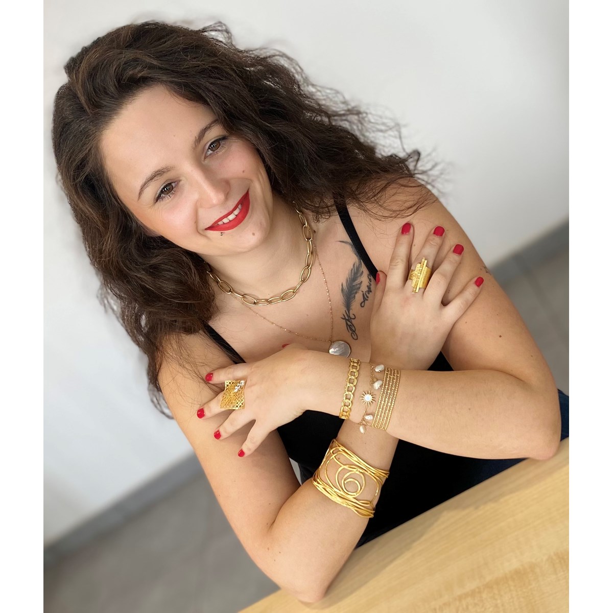 Bracelet rigide en acier doré ajustable