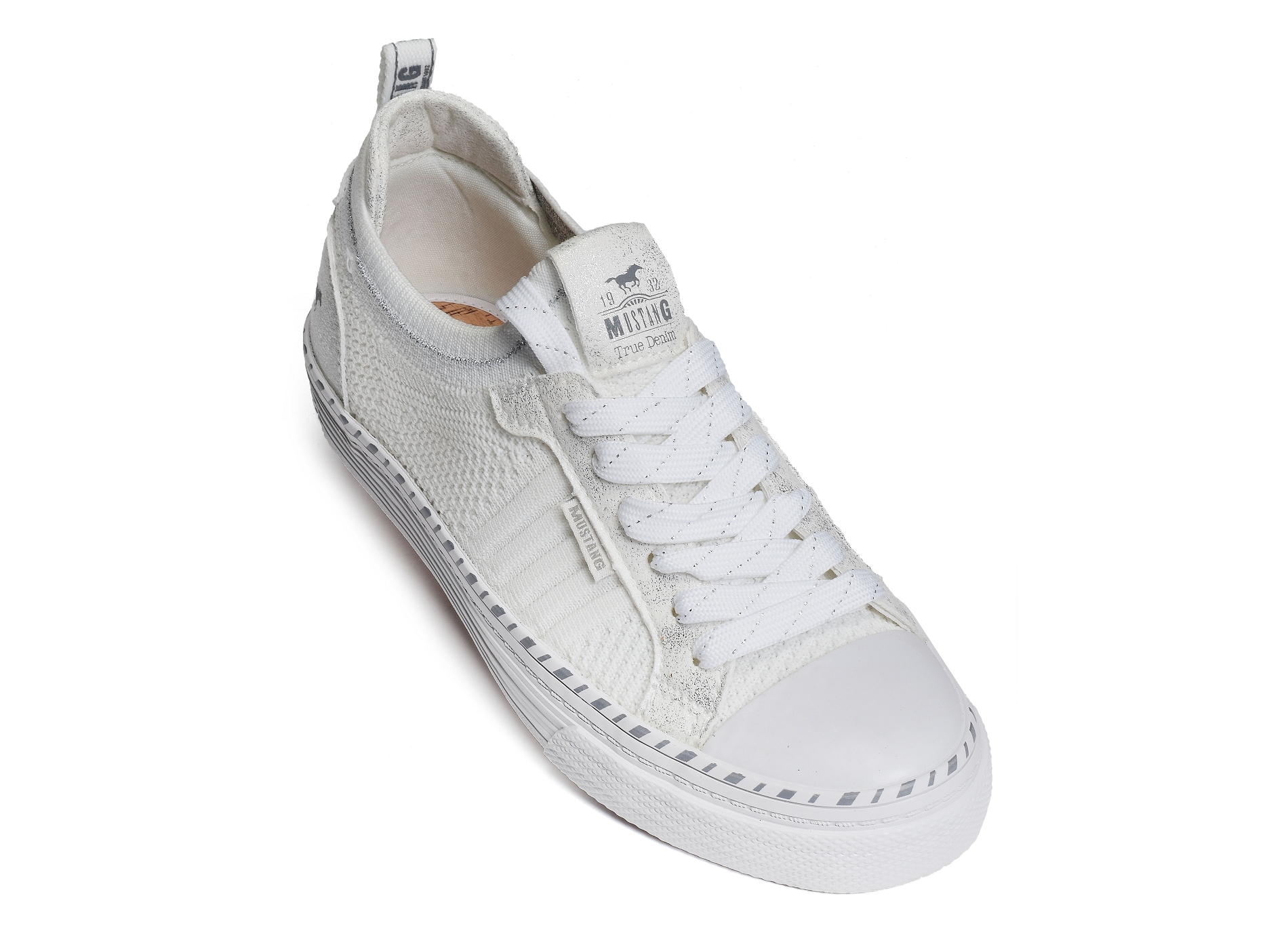1376302 blanc