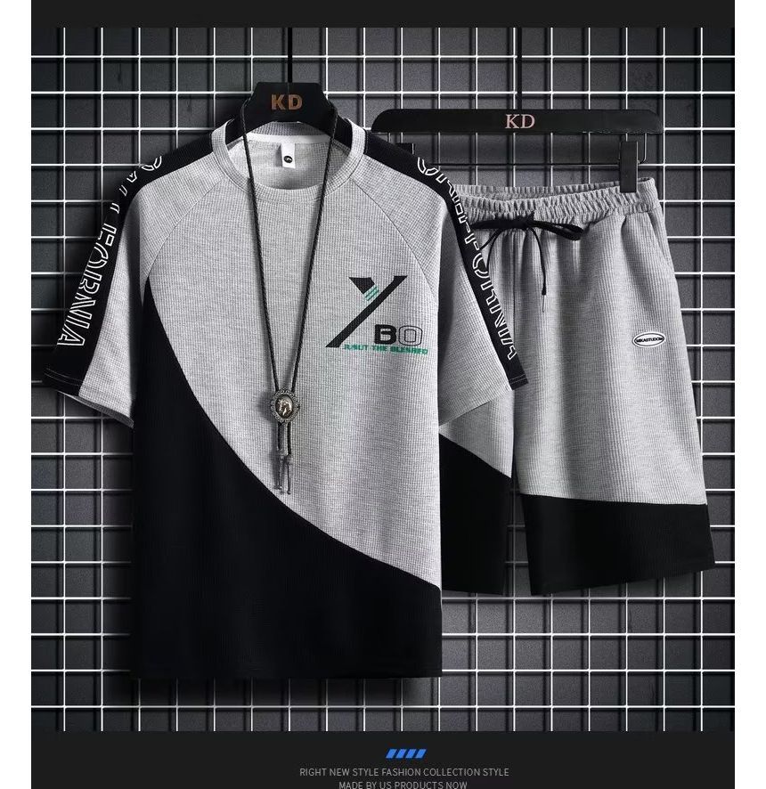 Acrius - Set: T-shirt met ronde hals, print en wafelmotief, met elleboogmouwen + korte broek met trekkoord in de taille