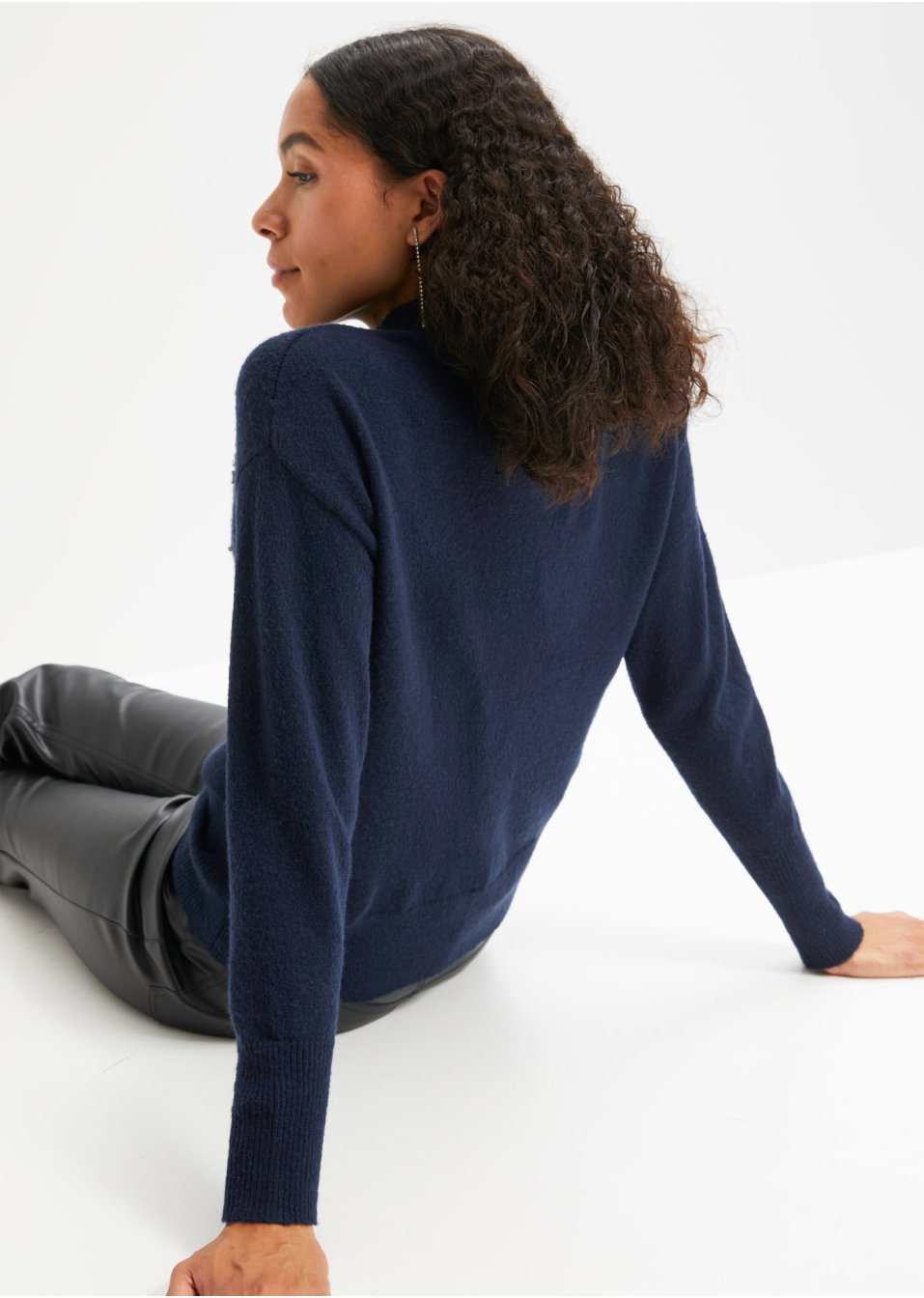 Pull avec éléments décoratifs