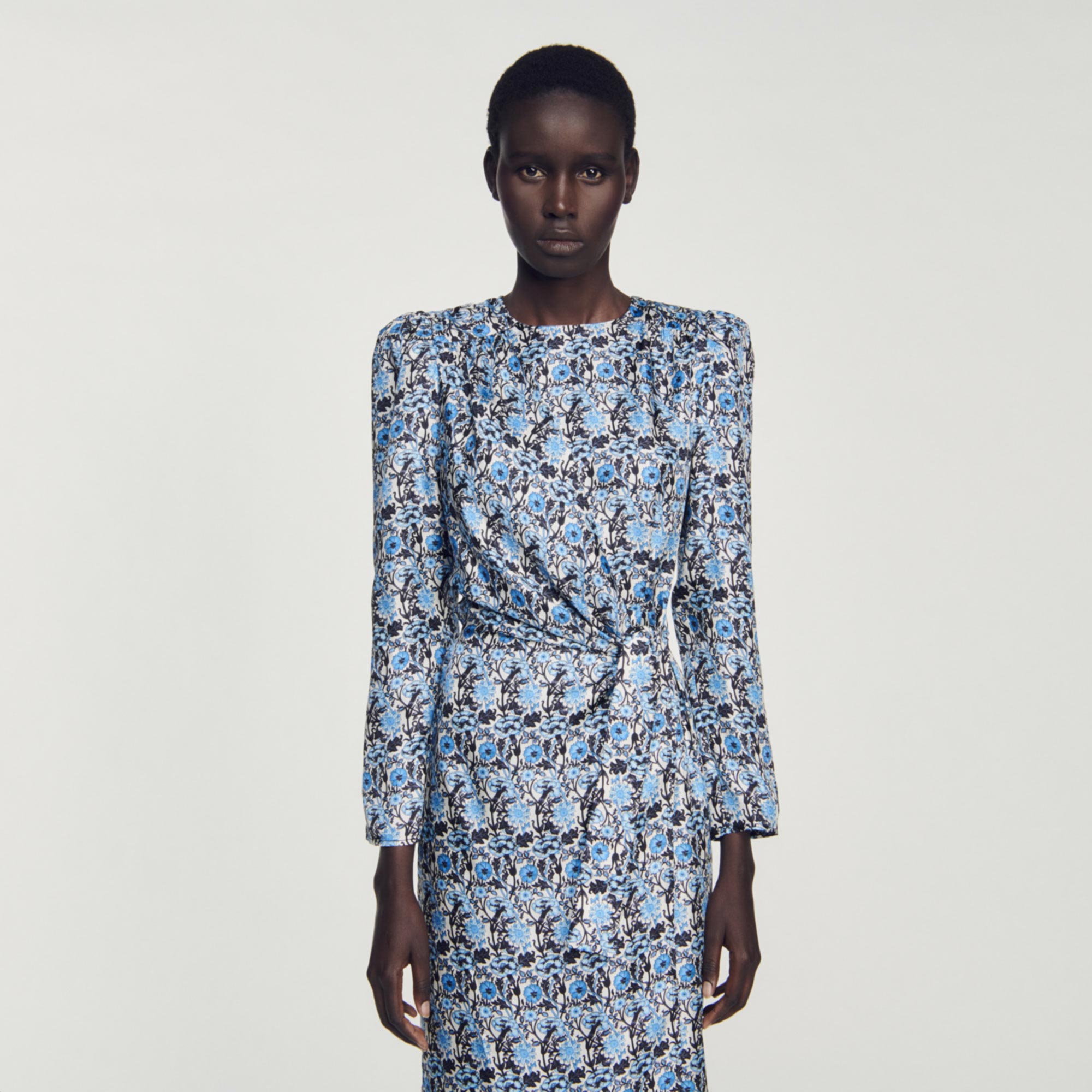 Robe longue en soie drapee