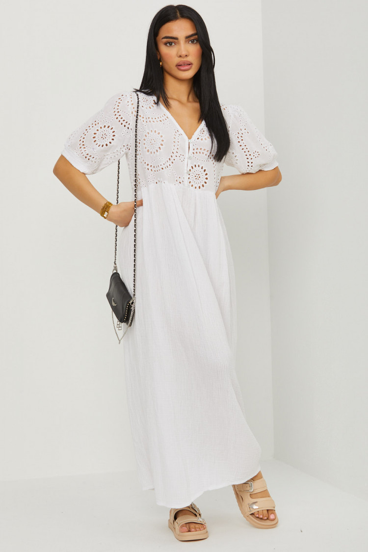 Robe blanche en gaz de coton avec haut en crochet