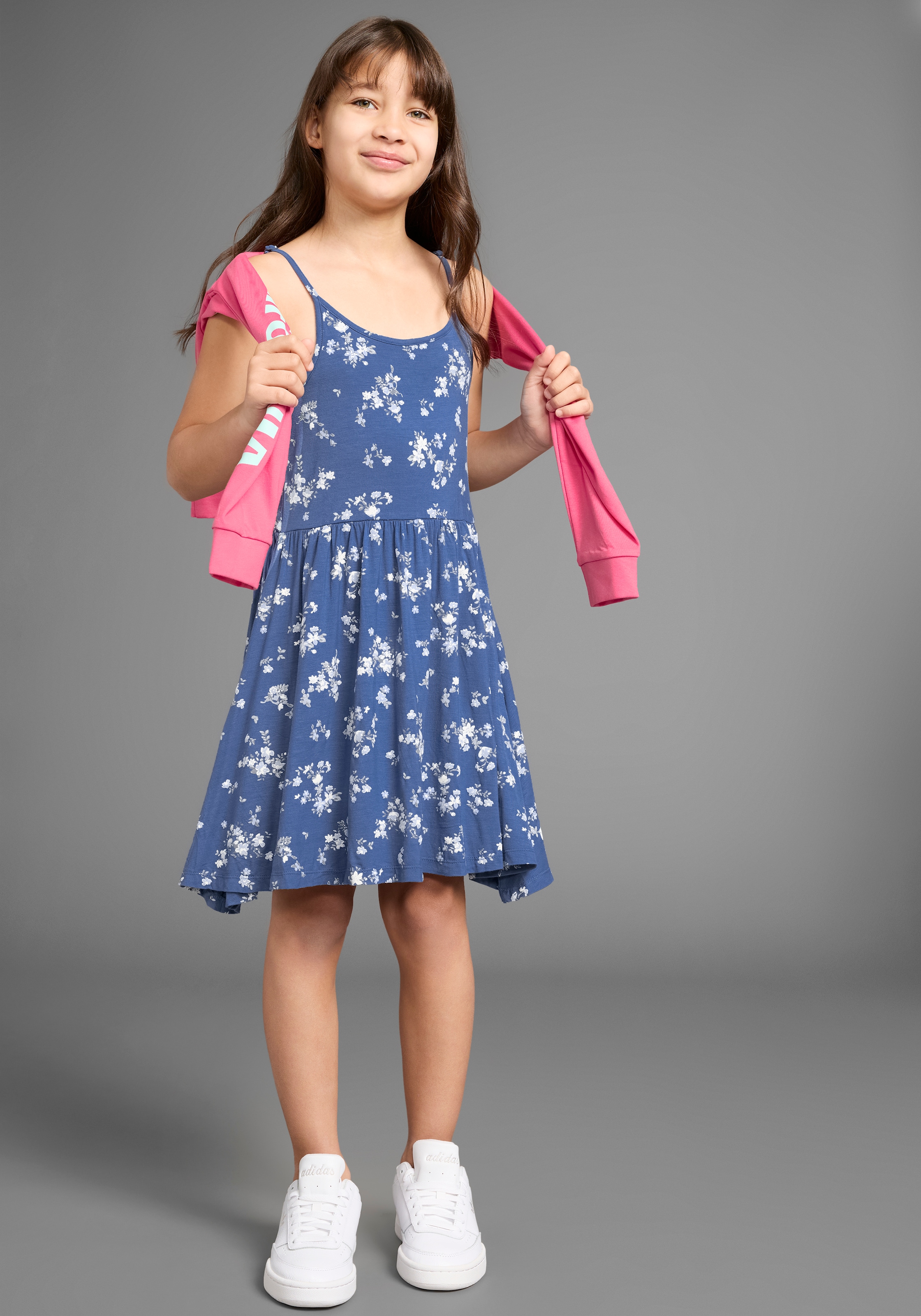 KIDSWORLD Jerseykleid »Trägerkleid, sommerlich mit verstellbaren Trägern« , aus Viskose mit schönem Blumendruck