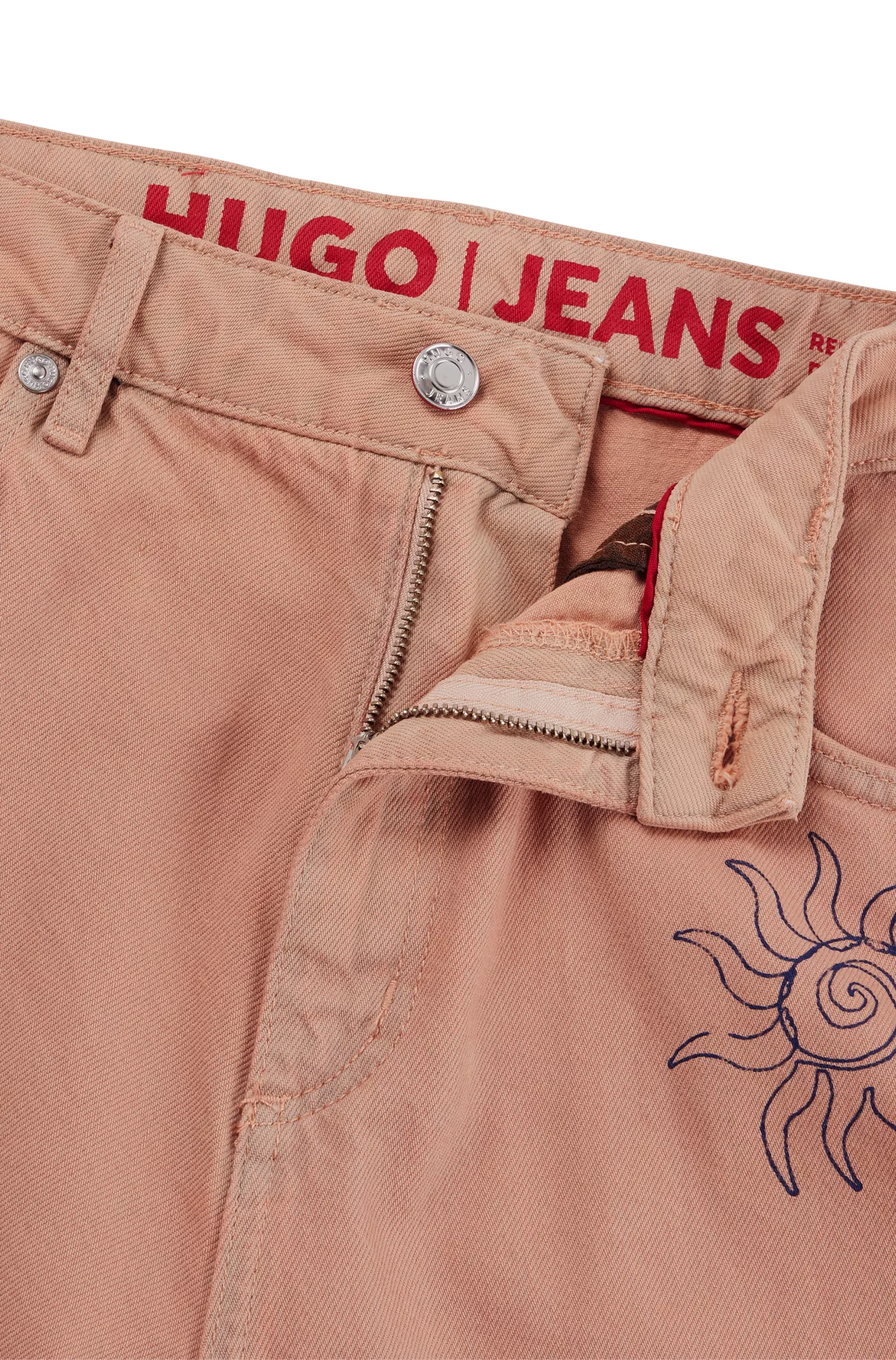 Calça jeans HUGO vermelha, modelagem relaxada, em denim tingido com estampas de rabiscos.