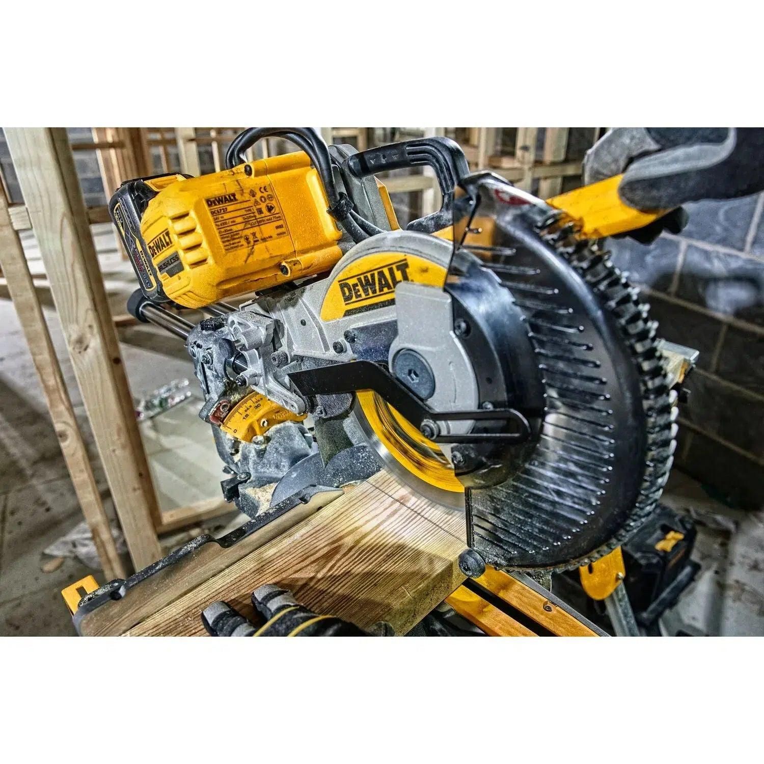 DeWALT DCS727N Accu Afkort-/Verstekzaag 250mm 54V XR FlexVolt Basic Body
