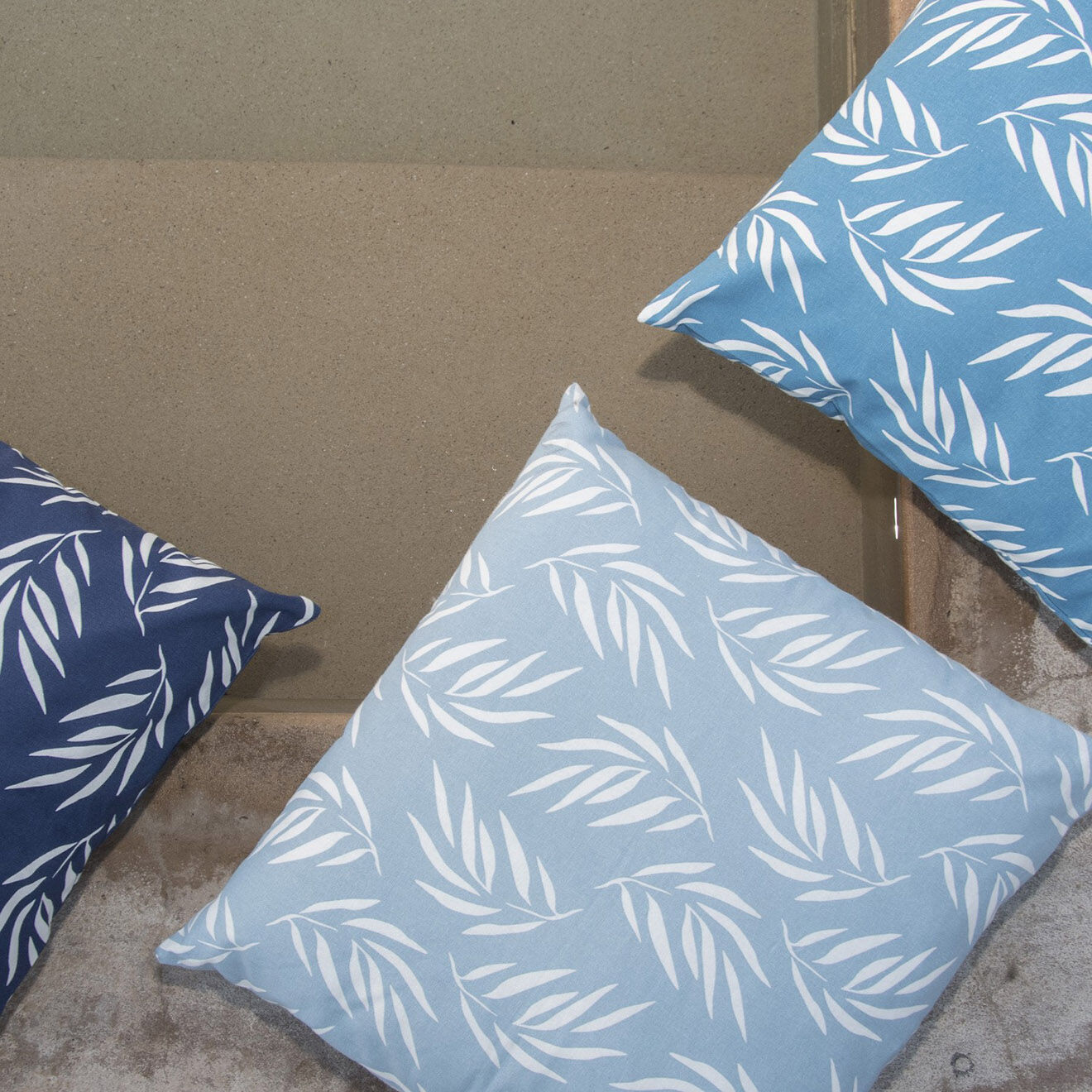 Febronie Housse de coussin d'extérieur Foliage bleu ciel - 50x50 cm