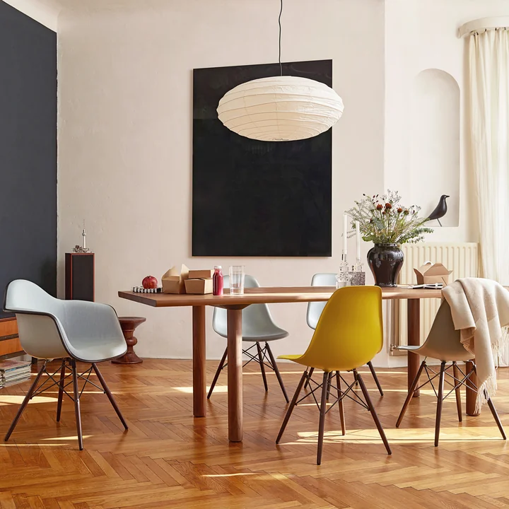 Vitra - Eames Plastic Side Chair DSW RE, Esche honigfarben / baumwollweiss (Filzgleiter basic dark)