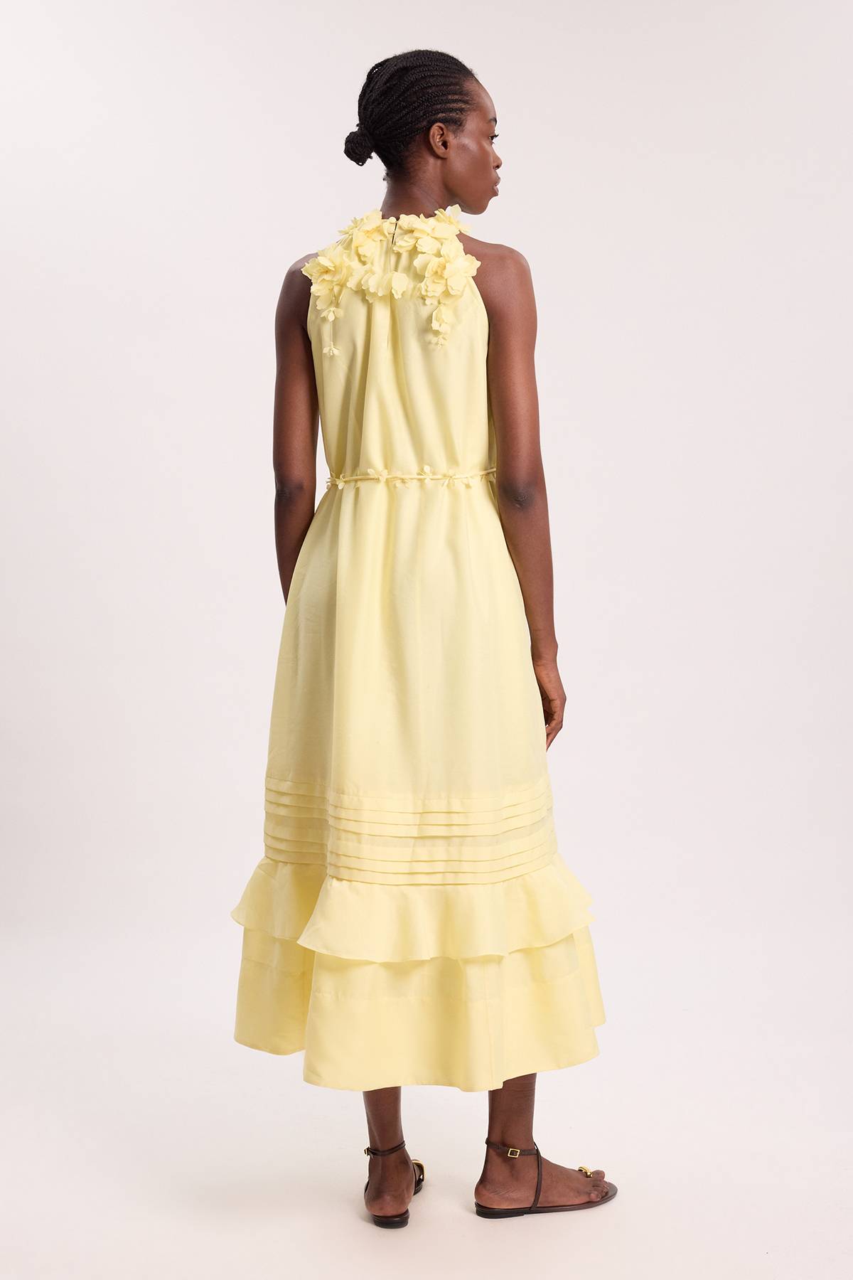 KarenMillen Robe Longue À Encolure Américaine Avec Appliqués Floraux Et Jupe À Volants Étagés
