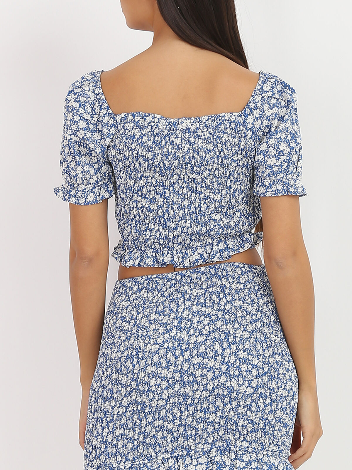 Crop top smocké et fleuri- Bleu