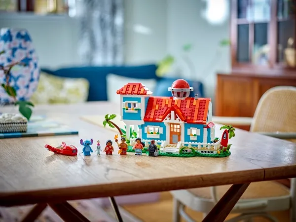 LEGO Disney 43268 Strandhuset fra Lilo og Stitch
