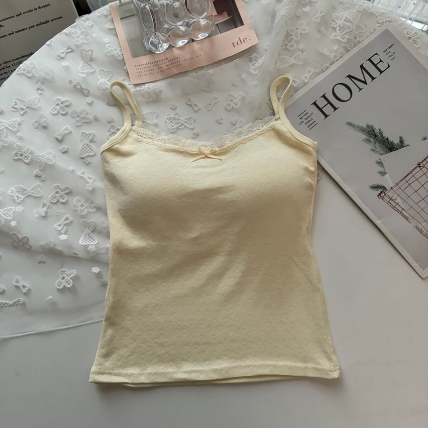 Alfie - Gewatteerde camisole top met kanten strikaccent