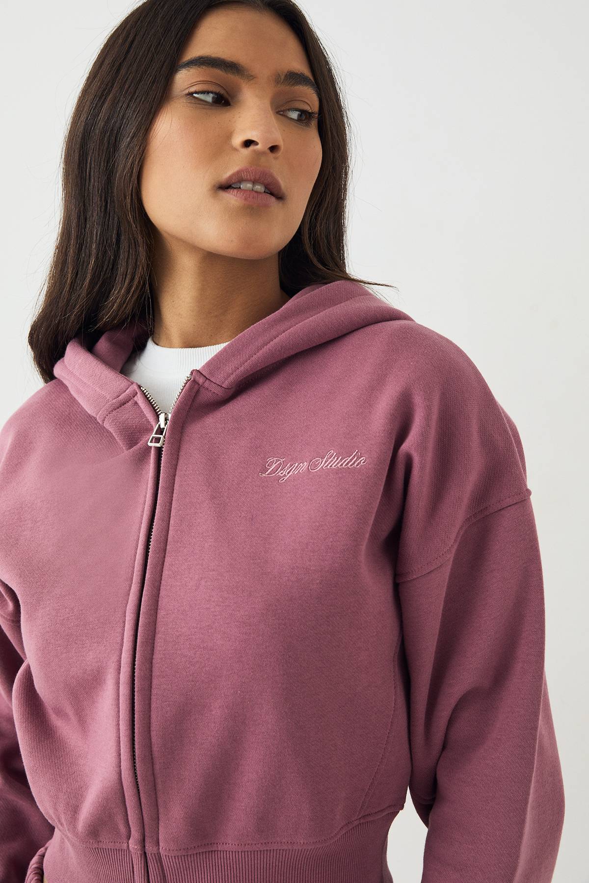 Sweat à Casynthétiqueche Zippé DSGN Studio avec Broderie Script