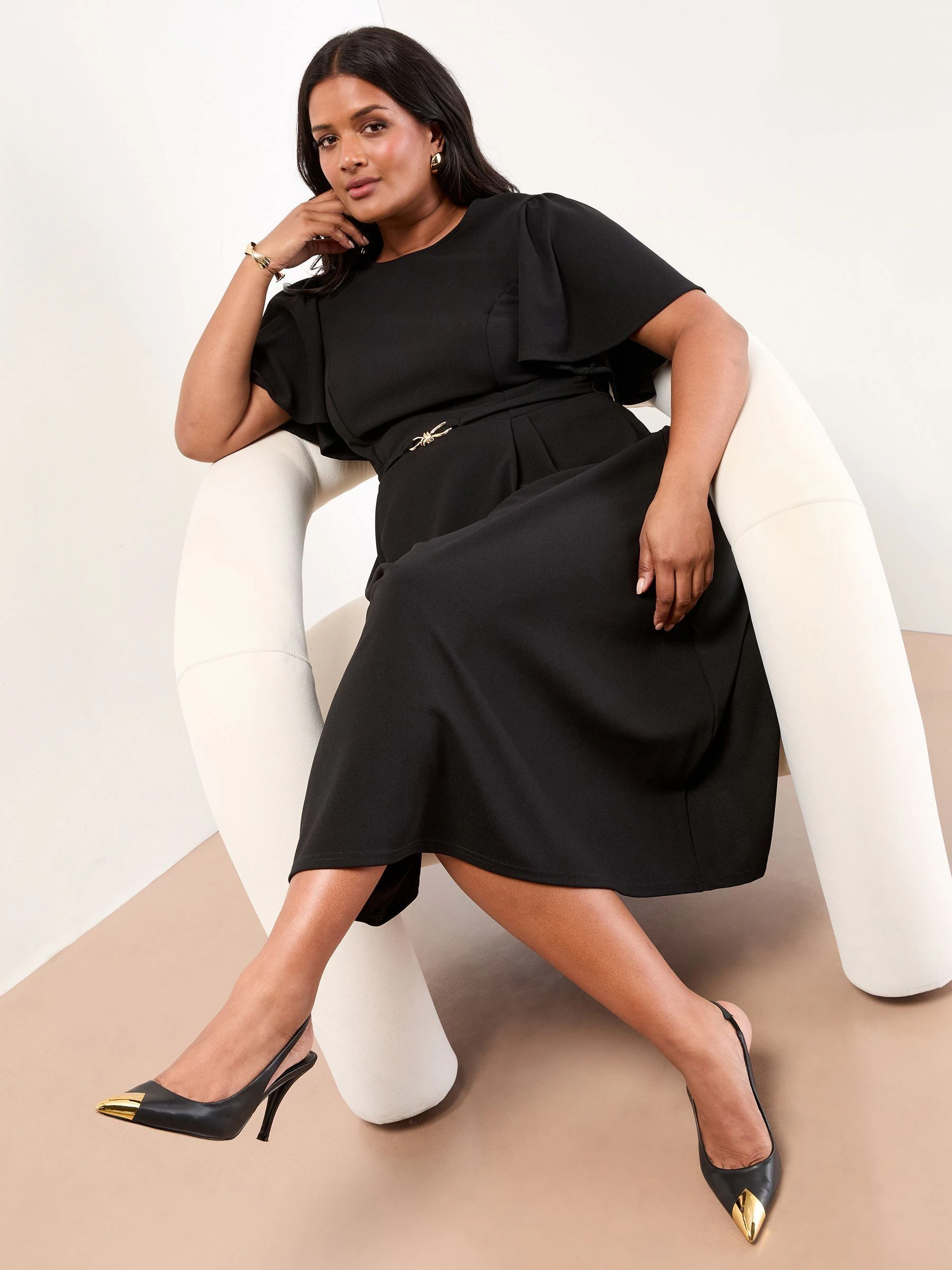 Zwart - Lipsy Crew Neck Short Sleeve Fit and Flare Midi Dress with Gold Trim Belt