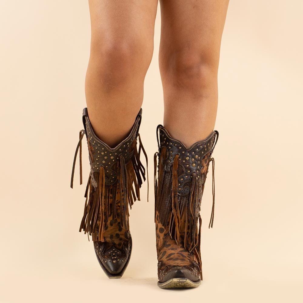 Corral A3618 Honey Studs and Fringes