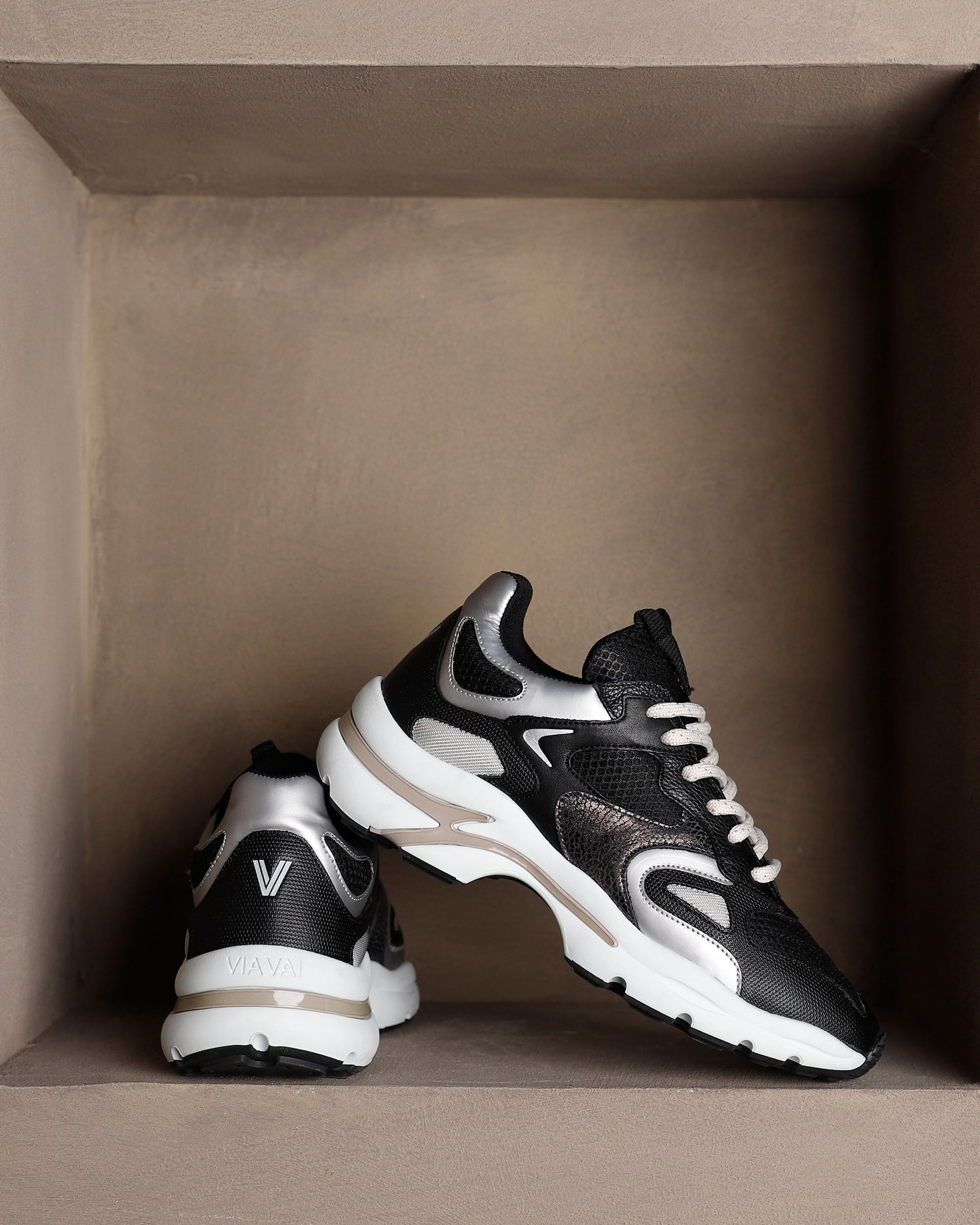 VIA VAI zwarte dames sneakers Vesper Due