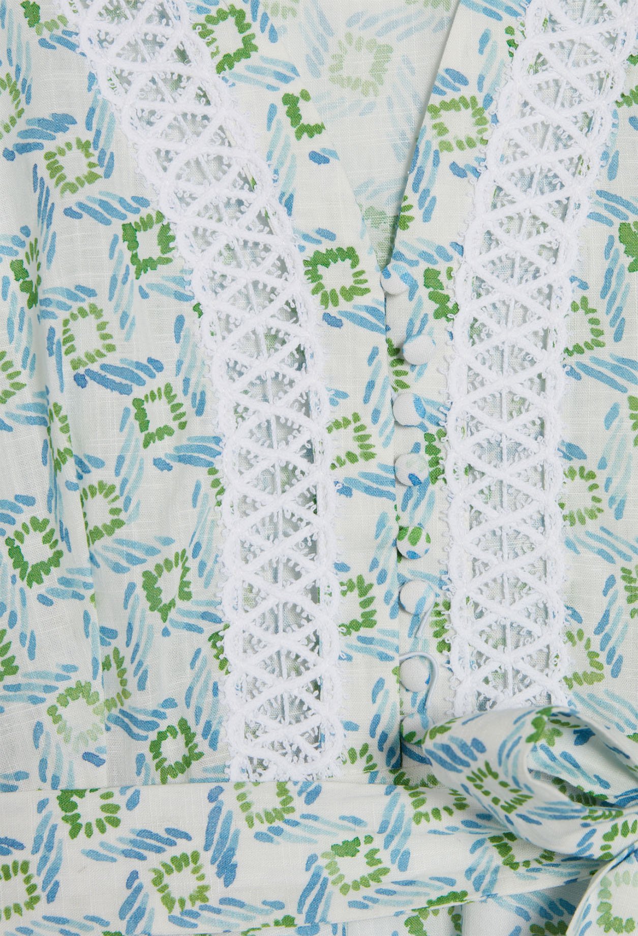 Robe imprimee bleue &agrave; galons de dentelle