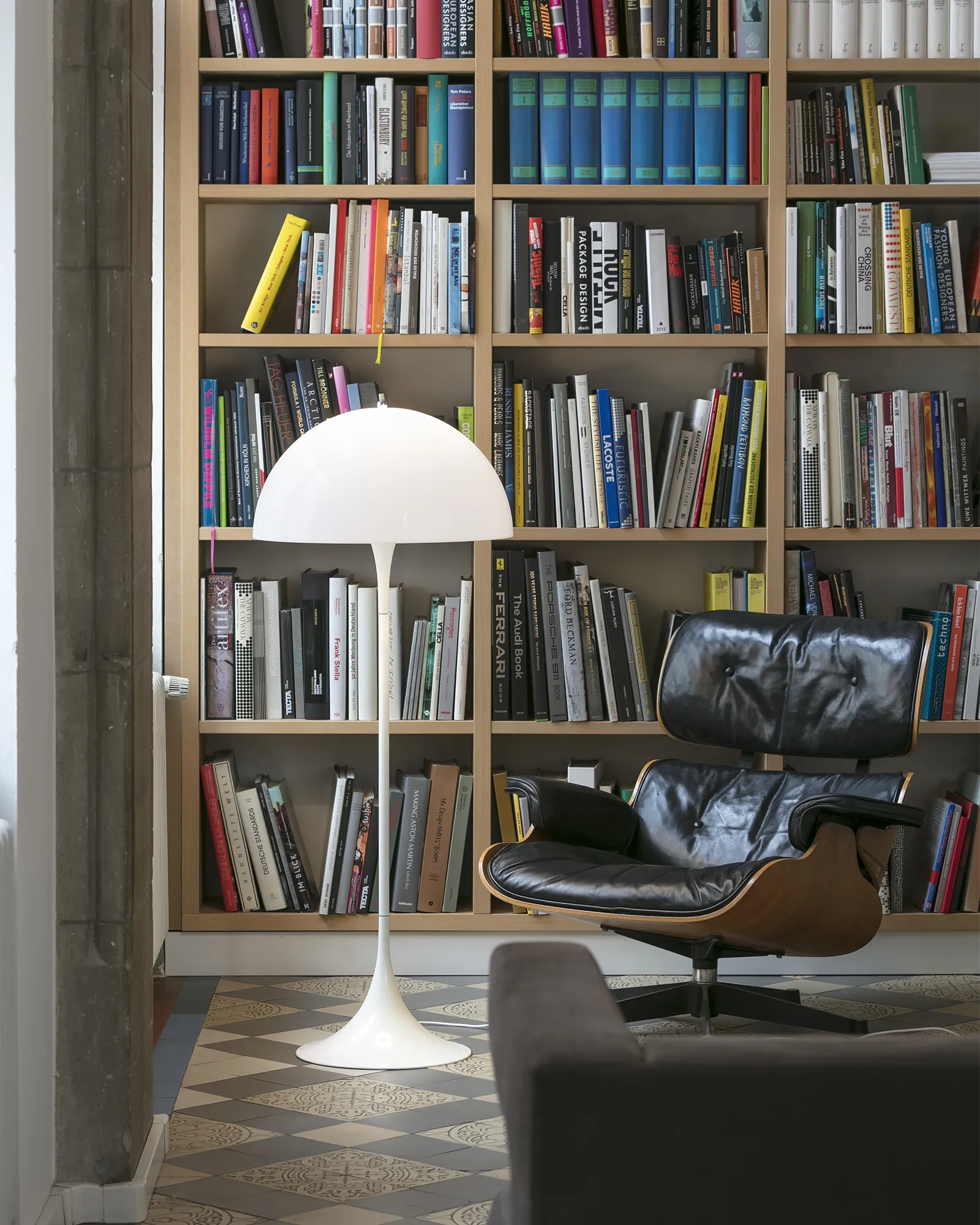 Louis Poulsen Panthella Floor Lamp - Universal Plug