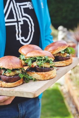 Tom Kerridge's Outdoor Cooking: The ultimate modern barbecue bible (Hardback)