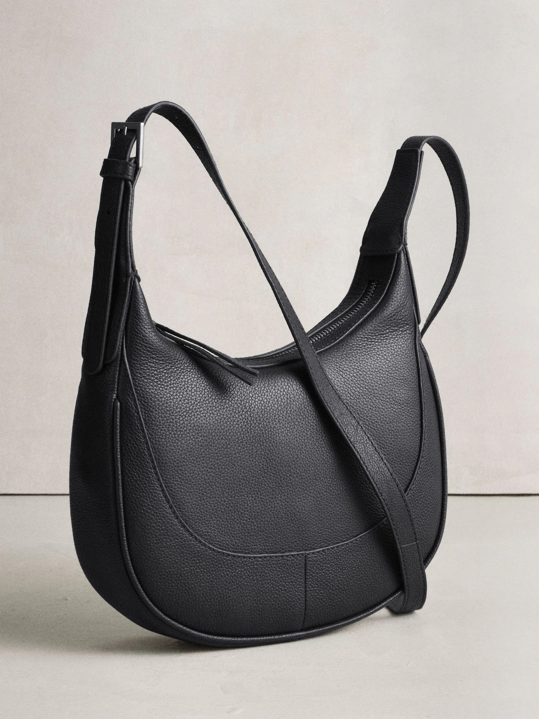 Zwart - Leather Scoop Cross-Body Bag