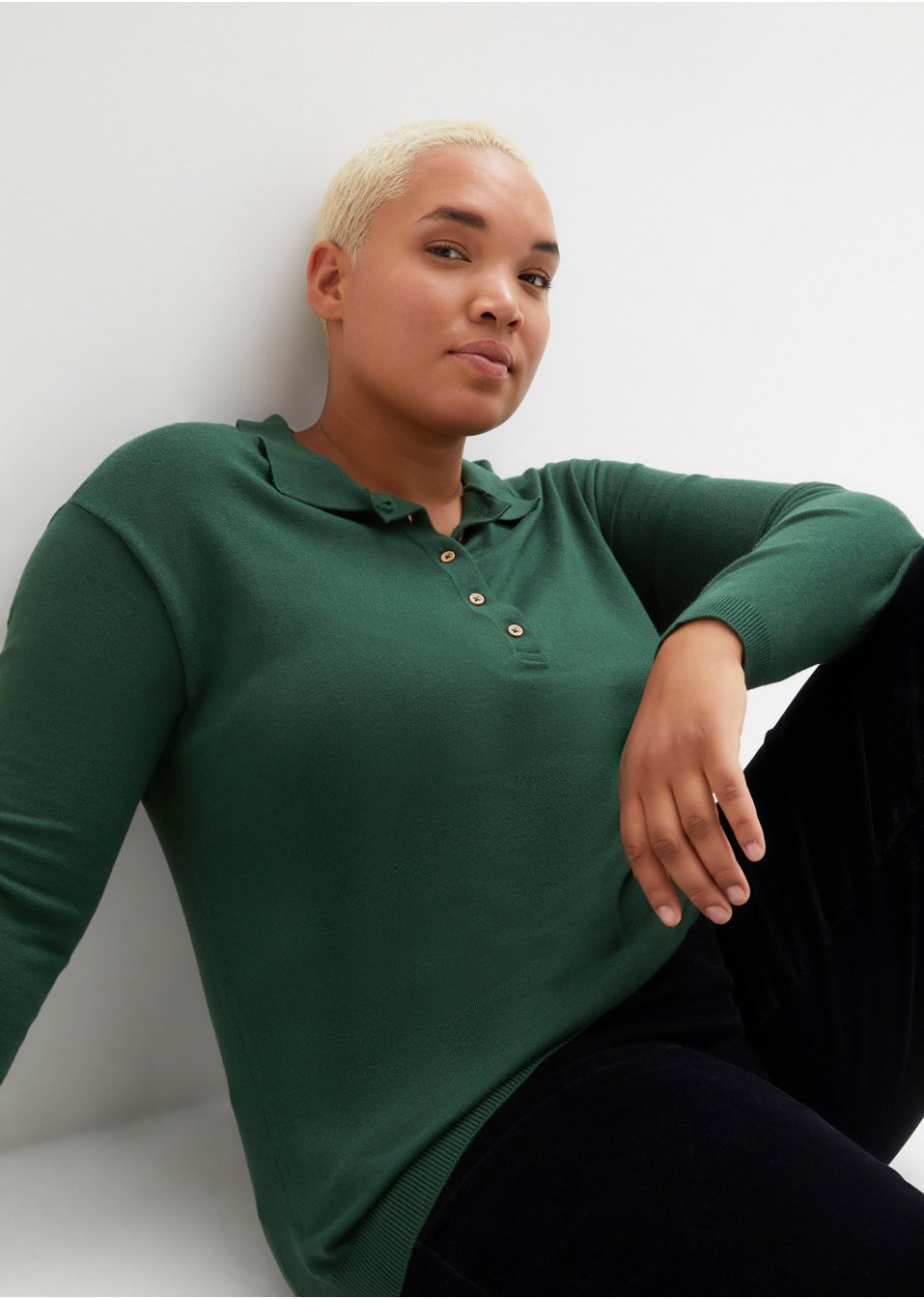 Pull en fine maille avec col et patte de boutonnage