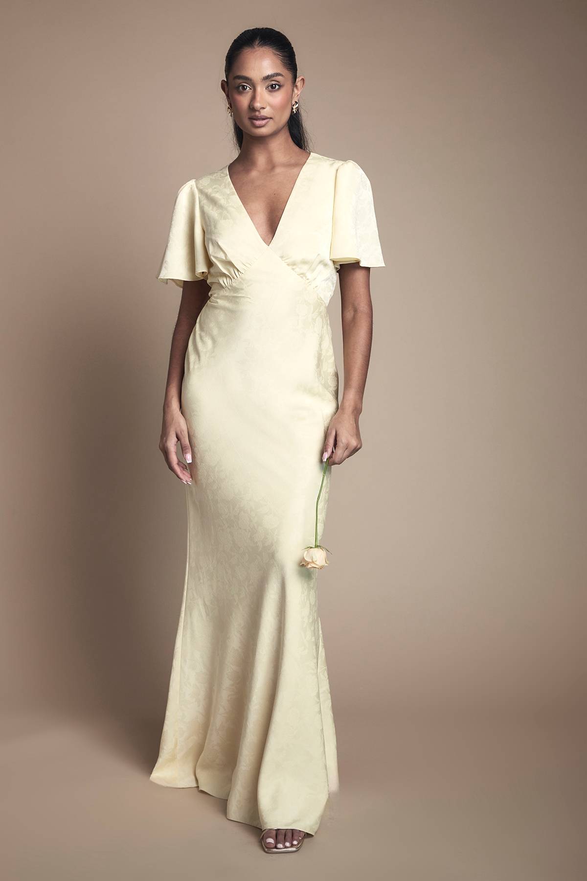 Oasis Robe Longue De Demoiselle D'honneur En Jacquard De Satin À Manches Ange