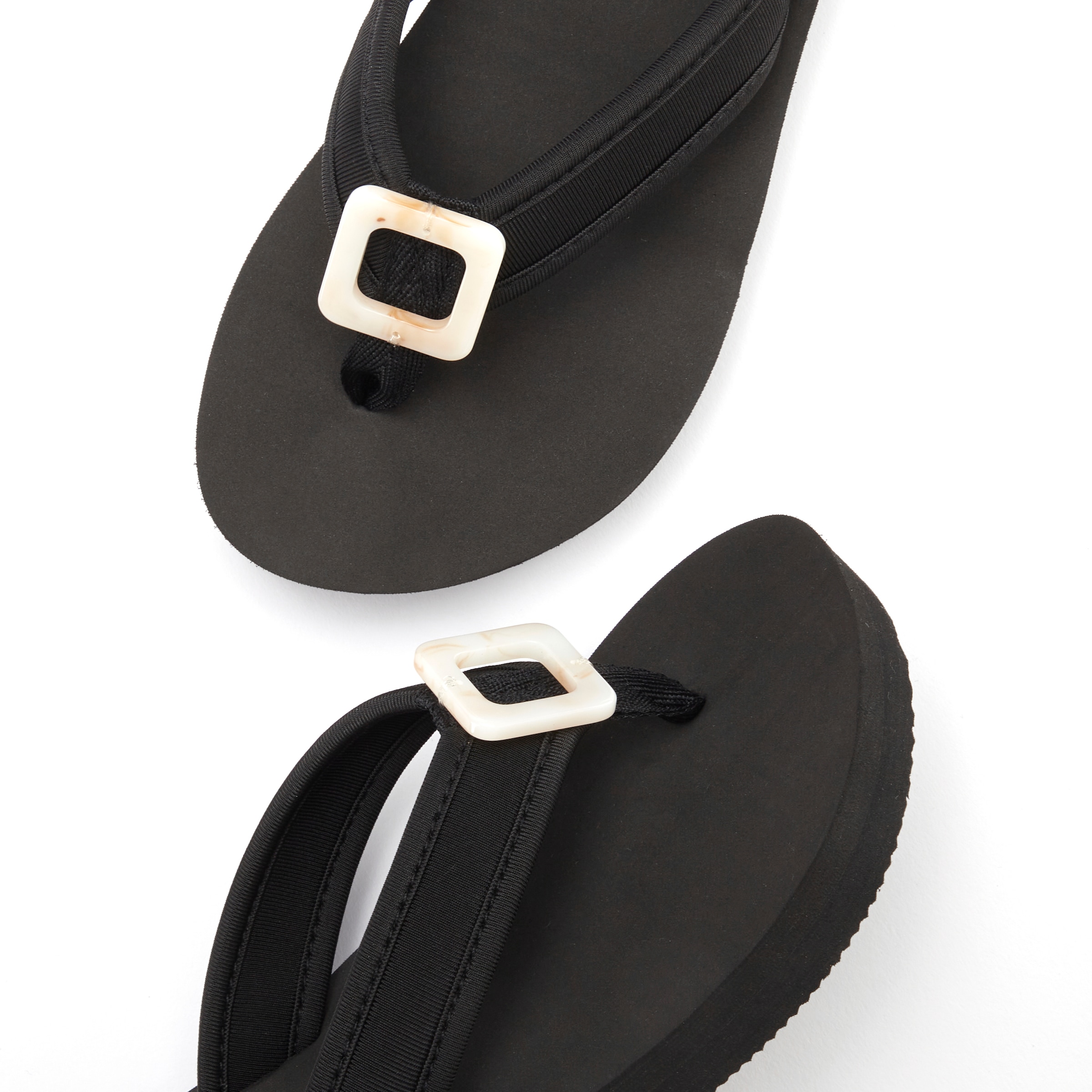 LASCANA Badezehentrenner »Sandale, Pantolette«  Zehentrenner, Badeschuh mit Zier Applikation VEGAN