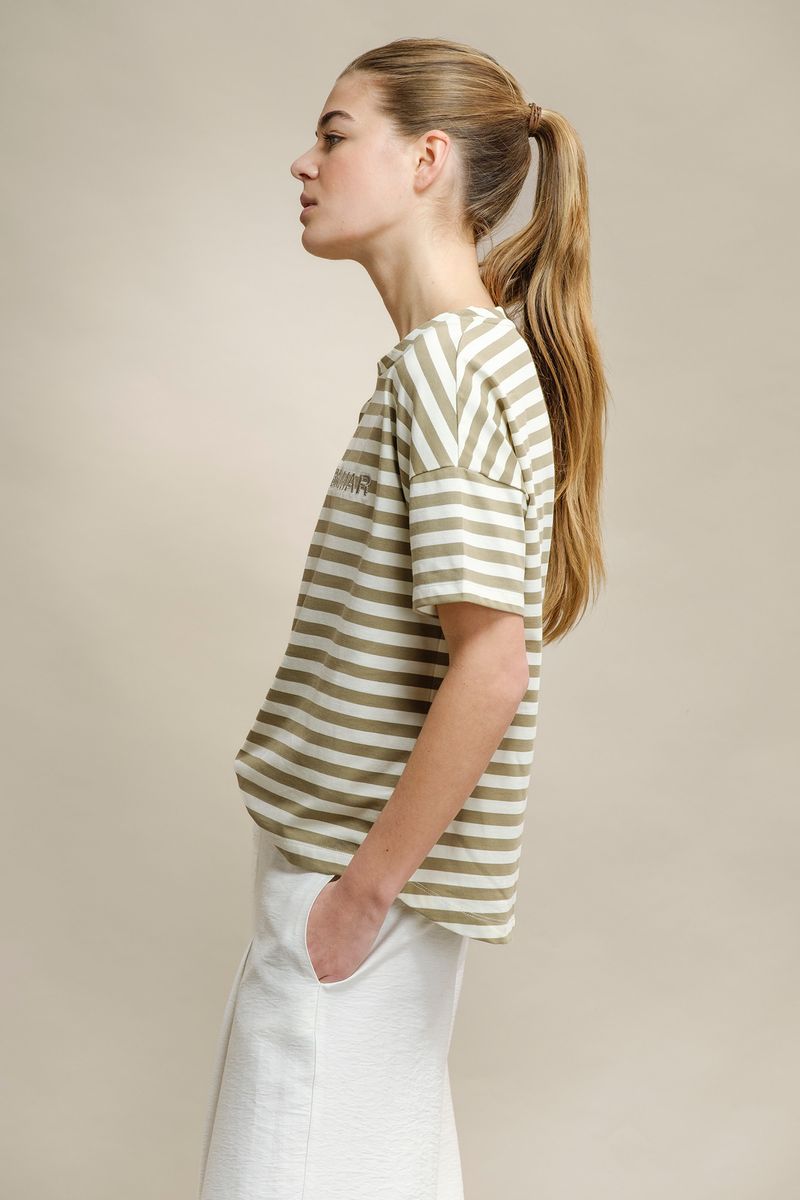 T-SHIRT RISCAS COM BORDADO