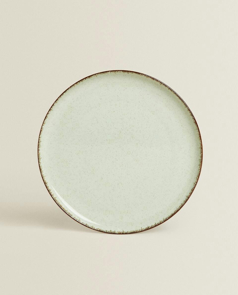 Louça de porcelana com borda de acabamento antigo