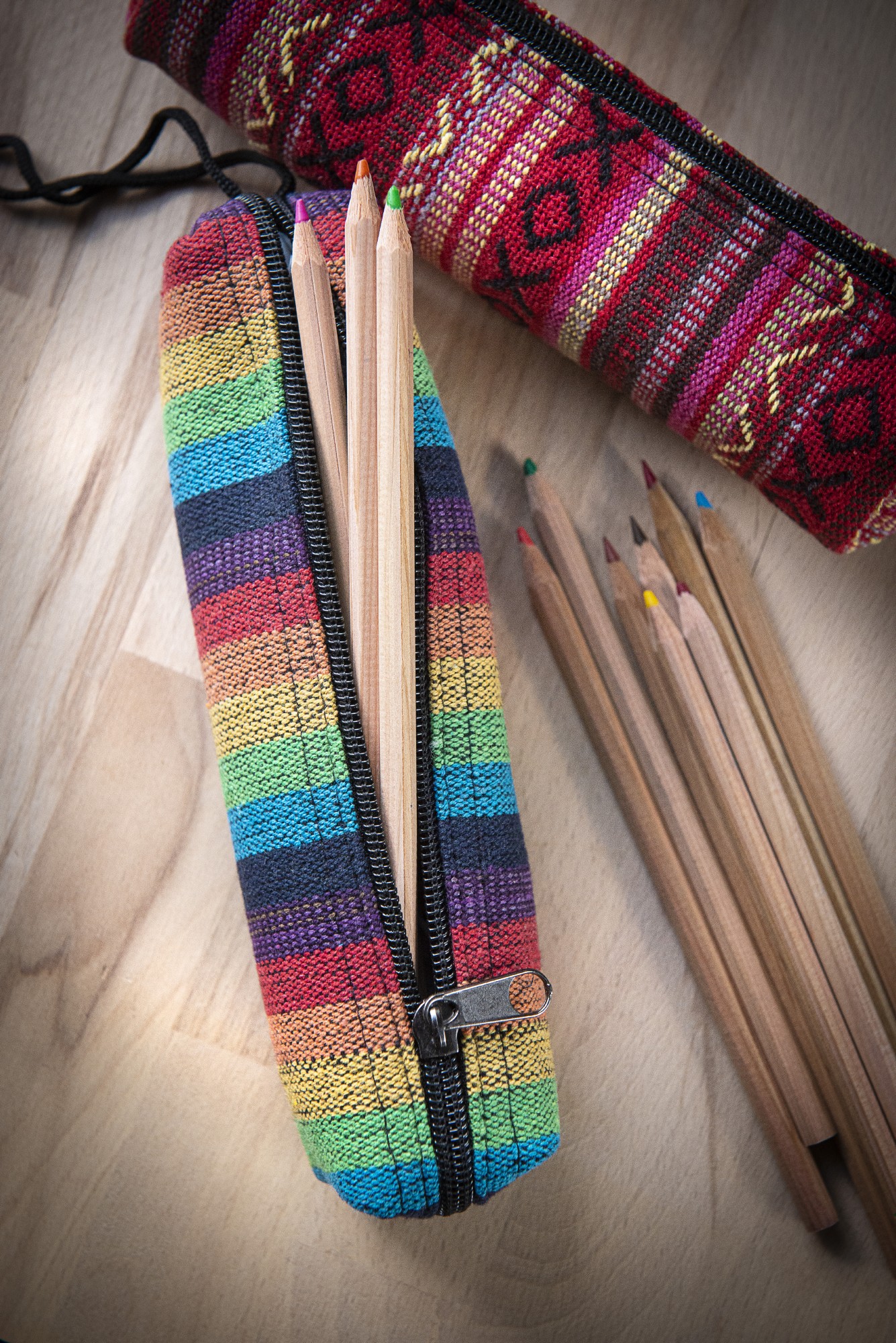 Stifteetui 'Rainbow', echte Handarbeit aus Nepal, multicolor, B 22 cm, H 5 cm günstig bestellen