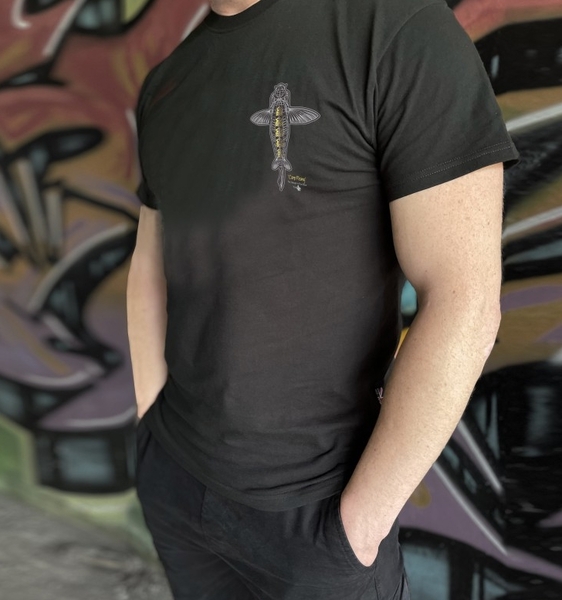 T-shirt Vass 'Carp Rising' noir