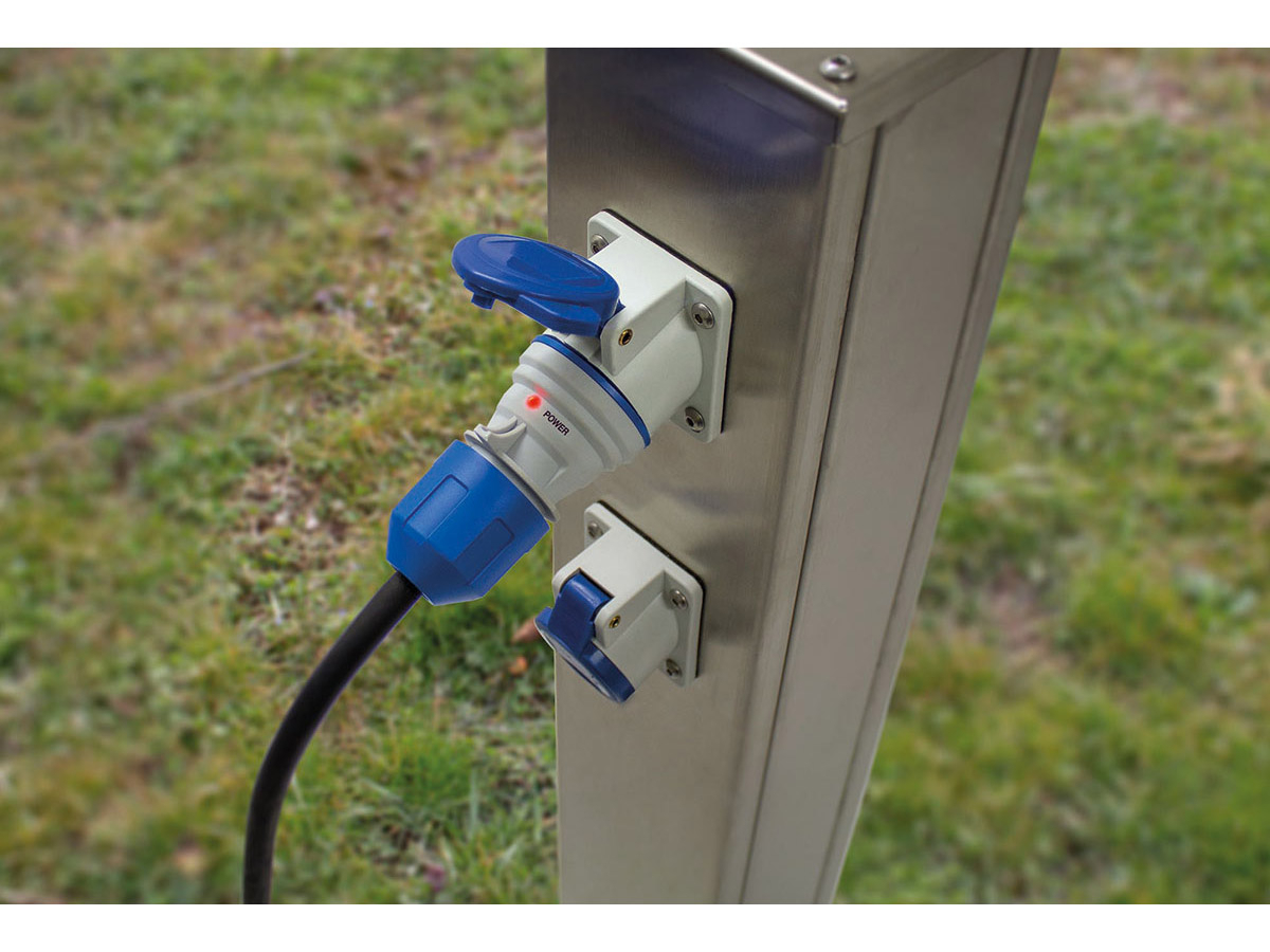Schwabe CEE stekker met powerlight