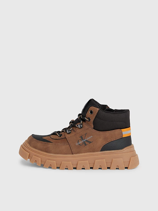 Botas infantis com cadarço
