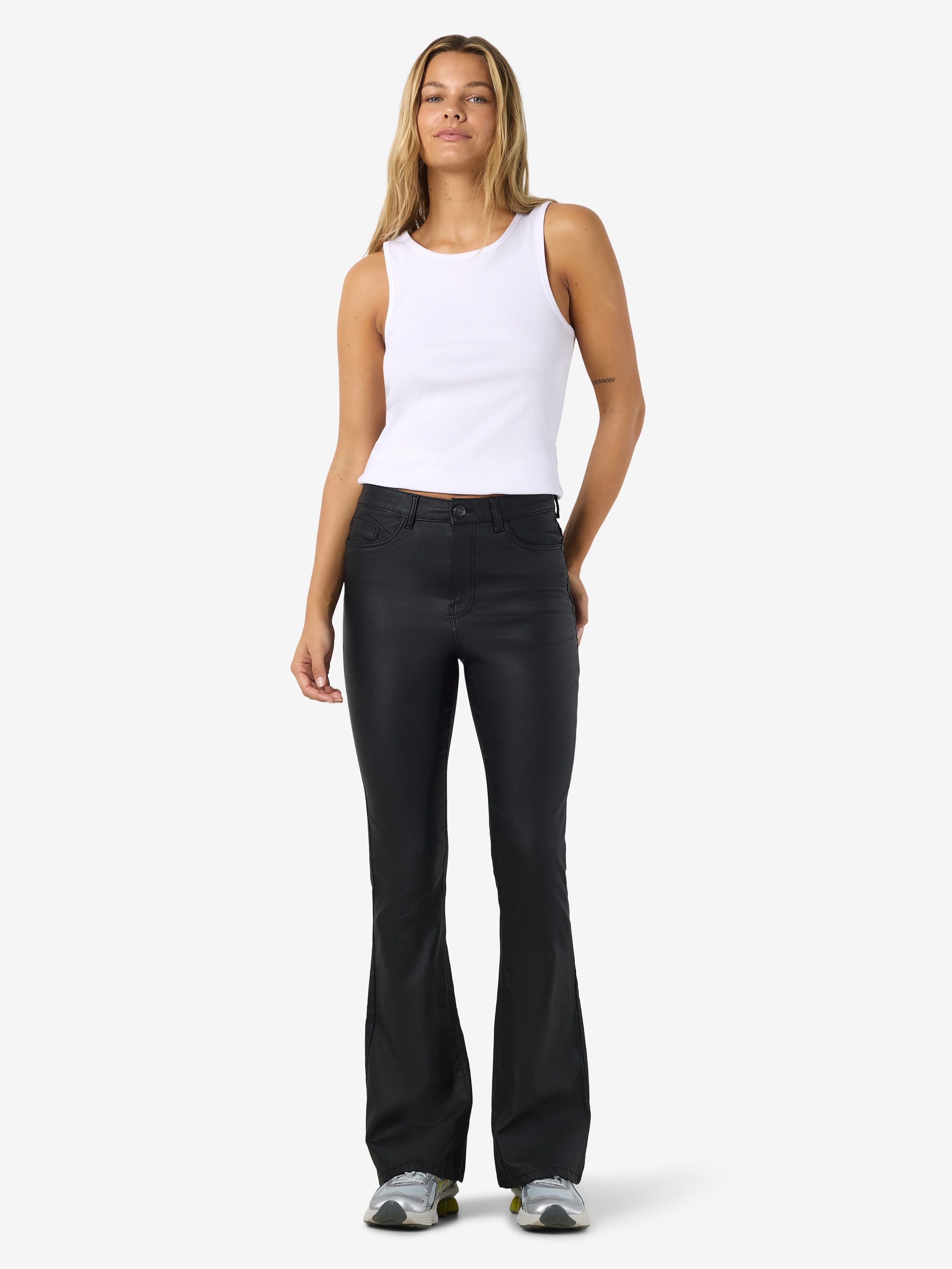 Noisy may Lederimitathose »NMSALLIE HW FLARE COATED PANTS NOOS«