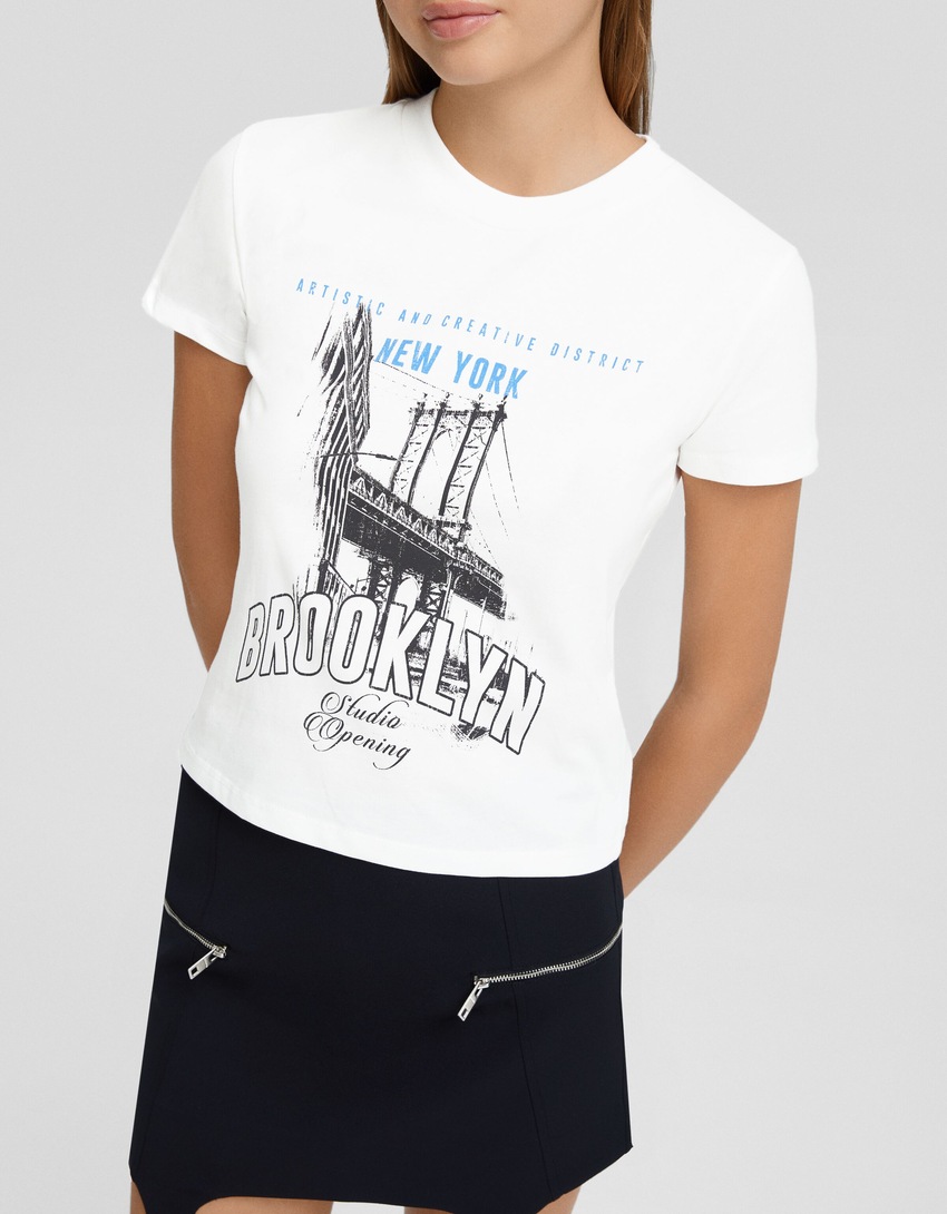 Camiseta de manga curta com estampa e modelagem regular