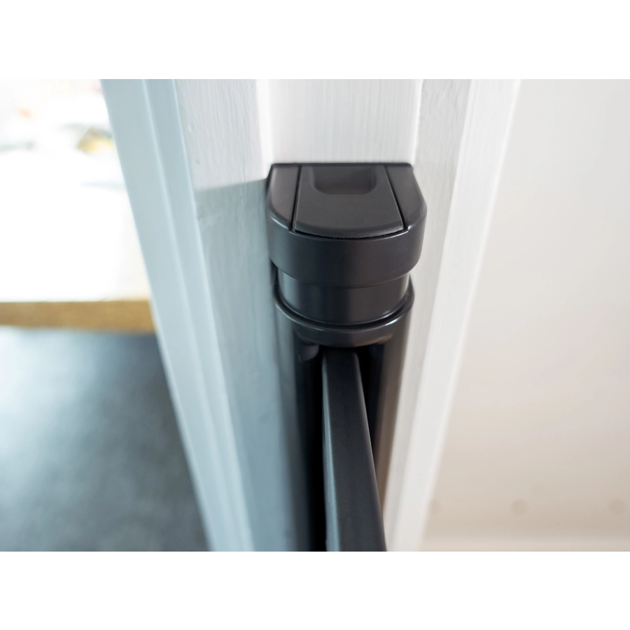 BabyDan Guard Me - Automatisch faltbares Schutzgitter 64,5 bis 89 cm, Schwarz