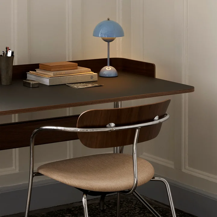 &Tradition - Pavilion AV17 Schreibtisch mit Umrandung, 130x65 cm, Eiche / Linoleum Mushroom (4176)