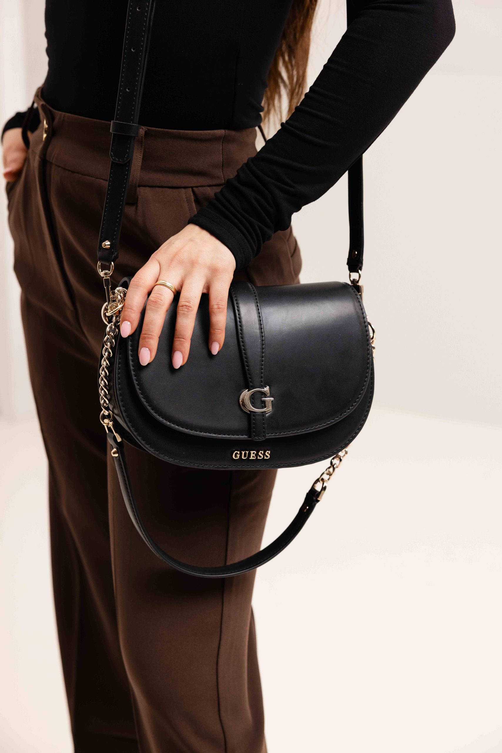 Guess Carrie Flap Schoudertas Dames Zwart